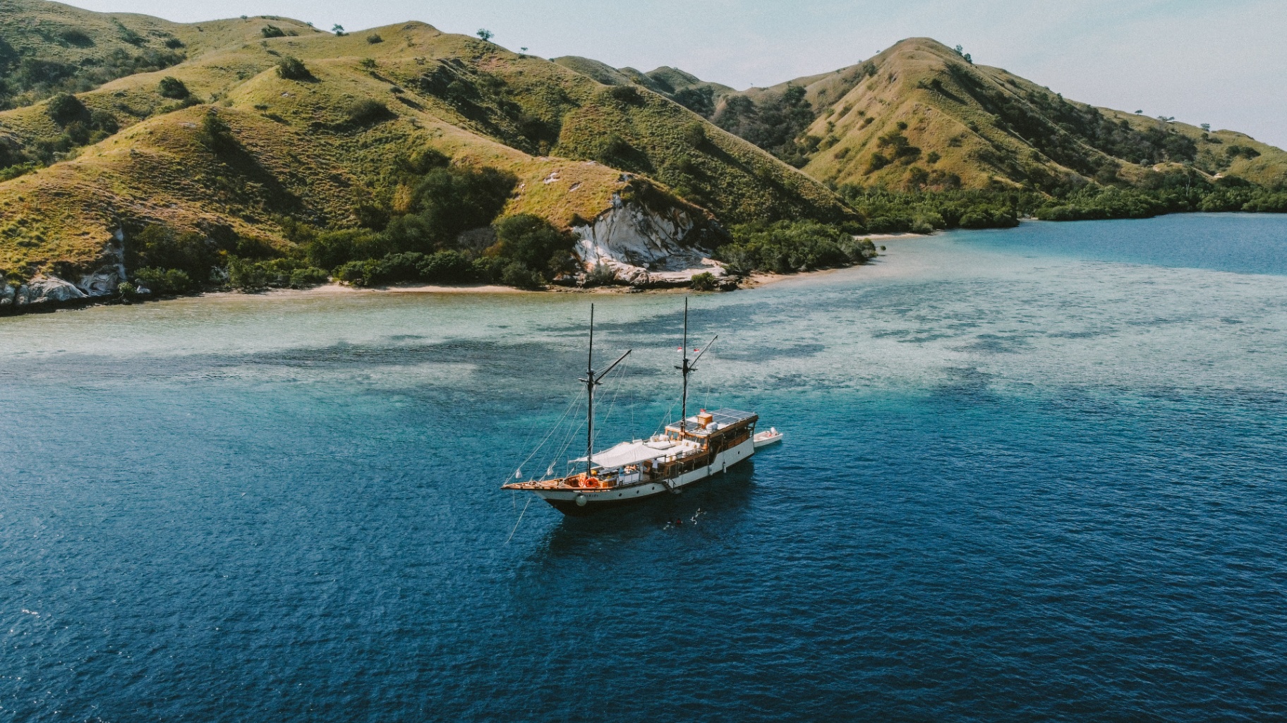 Samara II — Classic Phinisi yacht in Komodo (4 of 6)