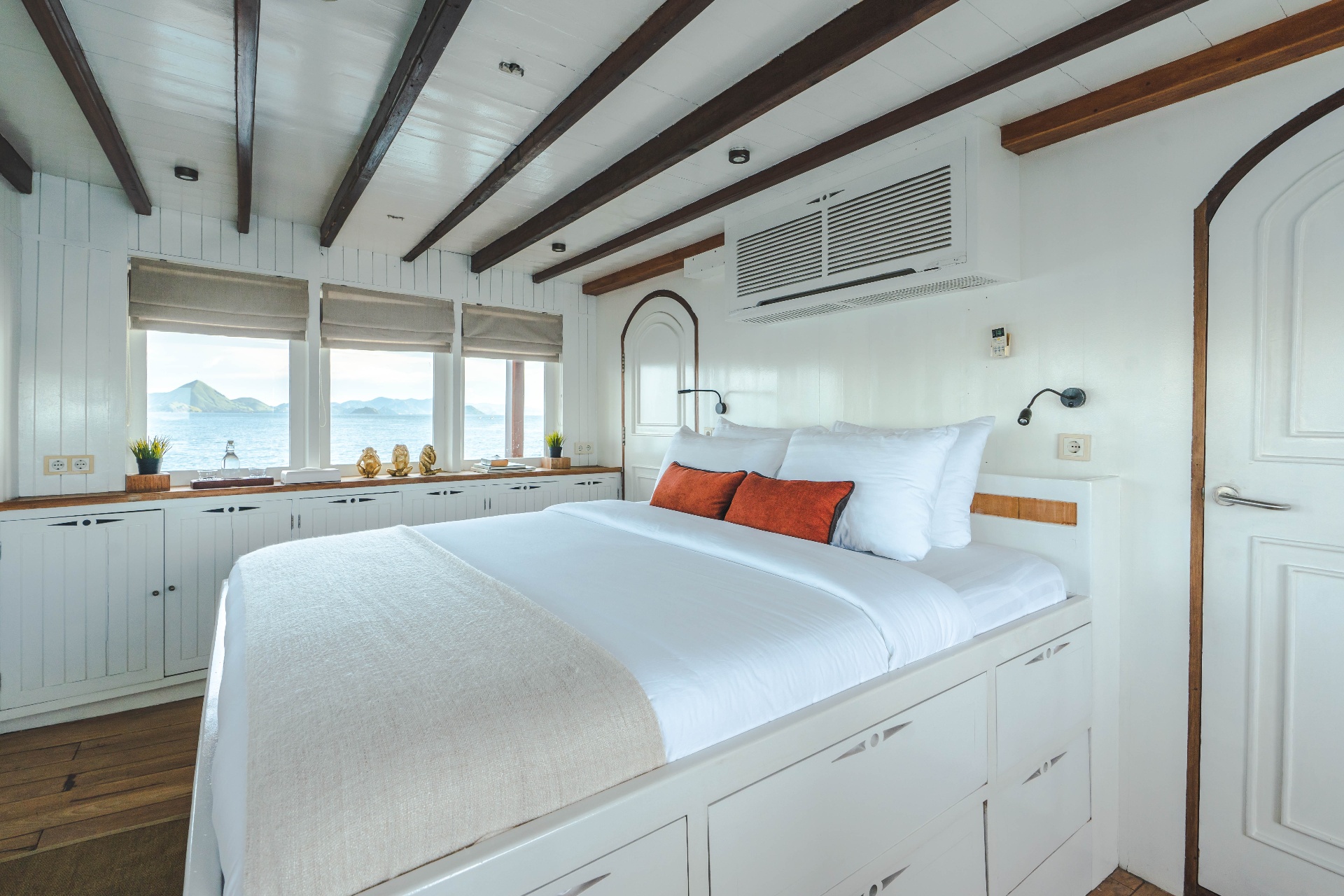 Mischief private yacht charter in Komodo — photo 28