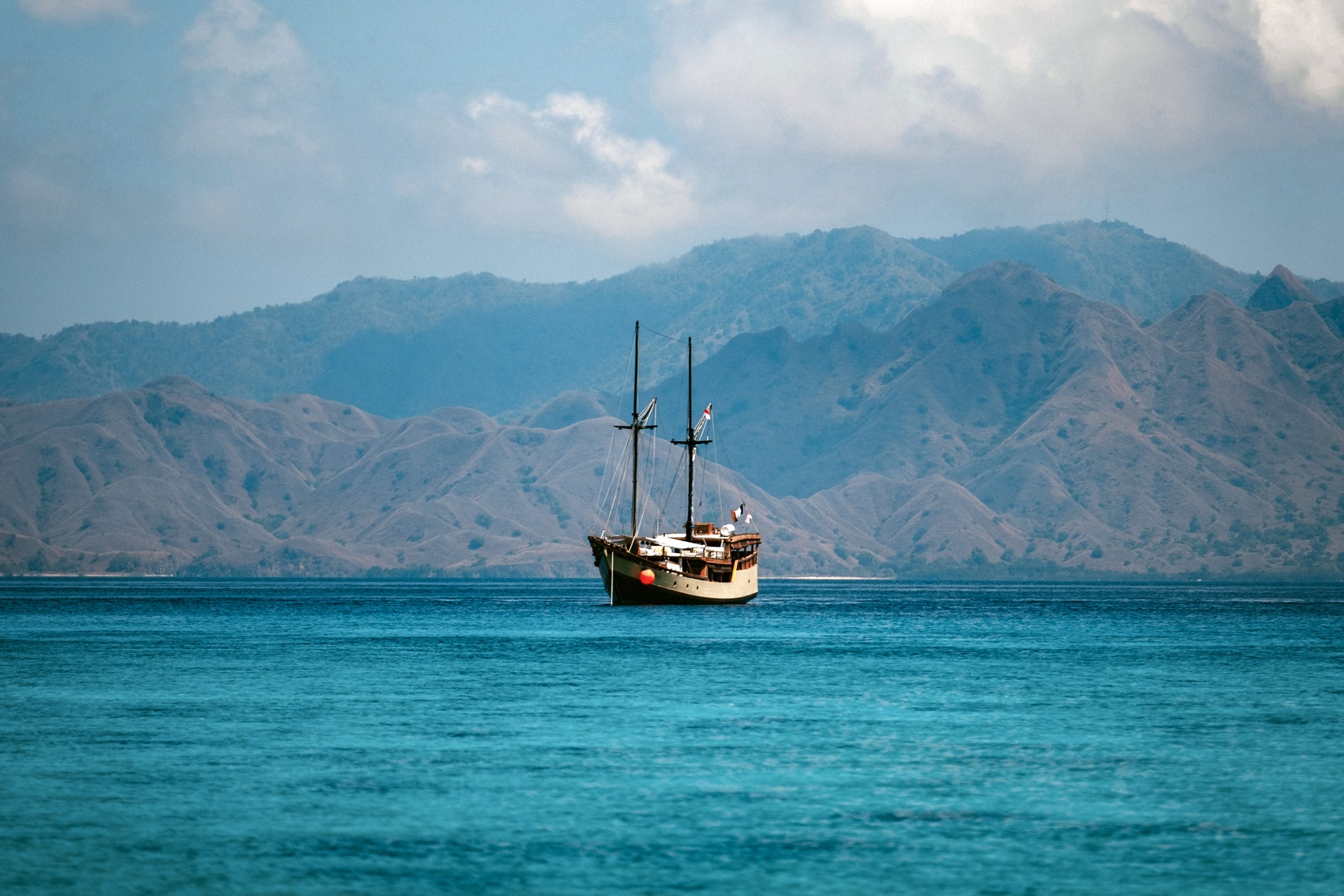 Samara II — Classic Phinisi yacht in Komodo (3 of 6)