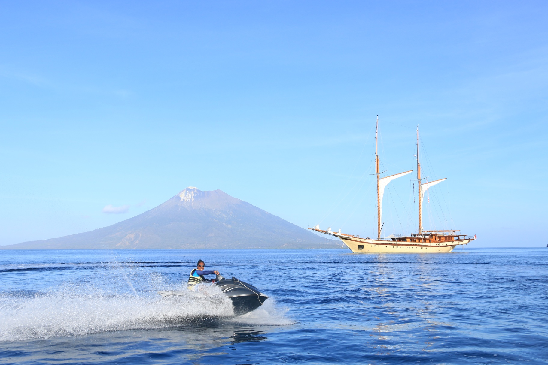 Lamima yacht at Manta Point Komodo