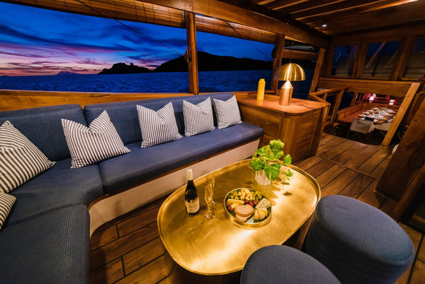 Samara II deck on private yacht in Komodo National Park