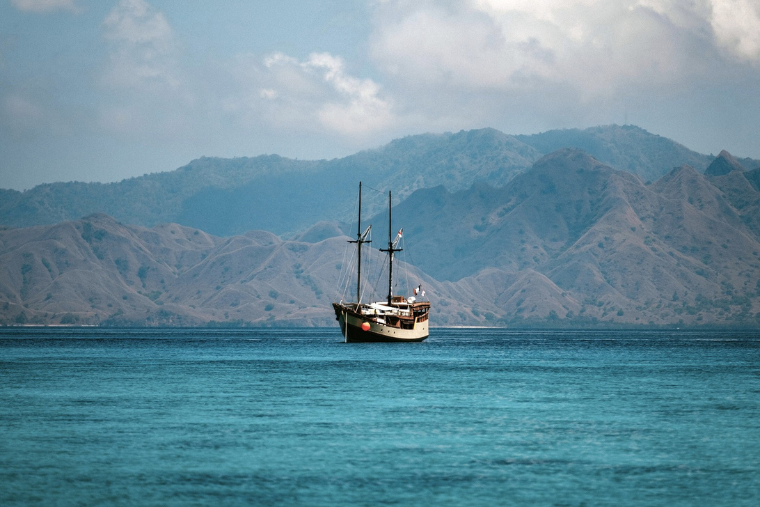 Samara II private yacht charter in Komodo