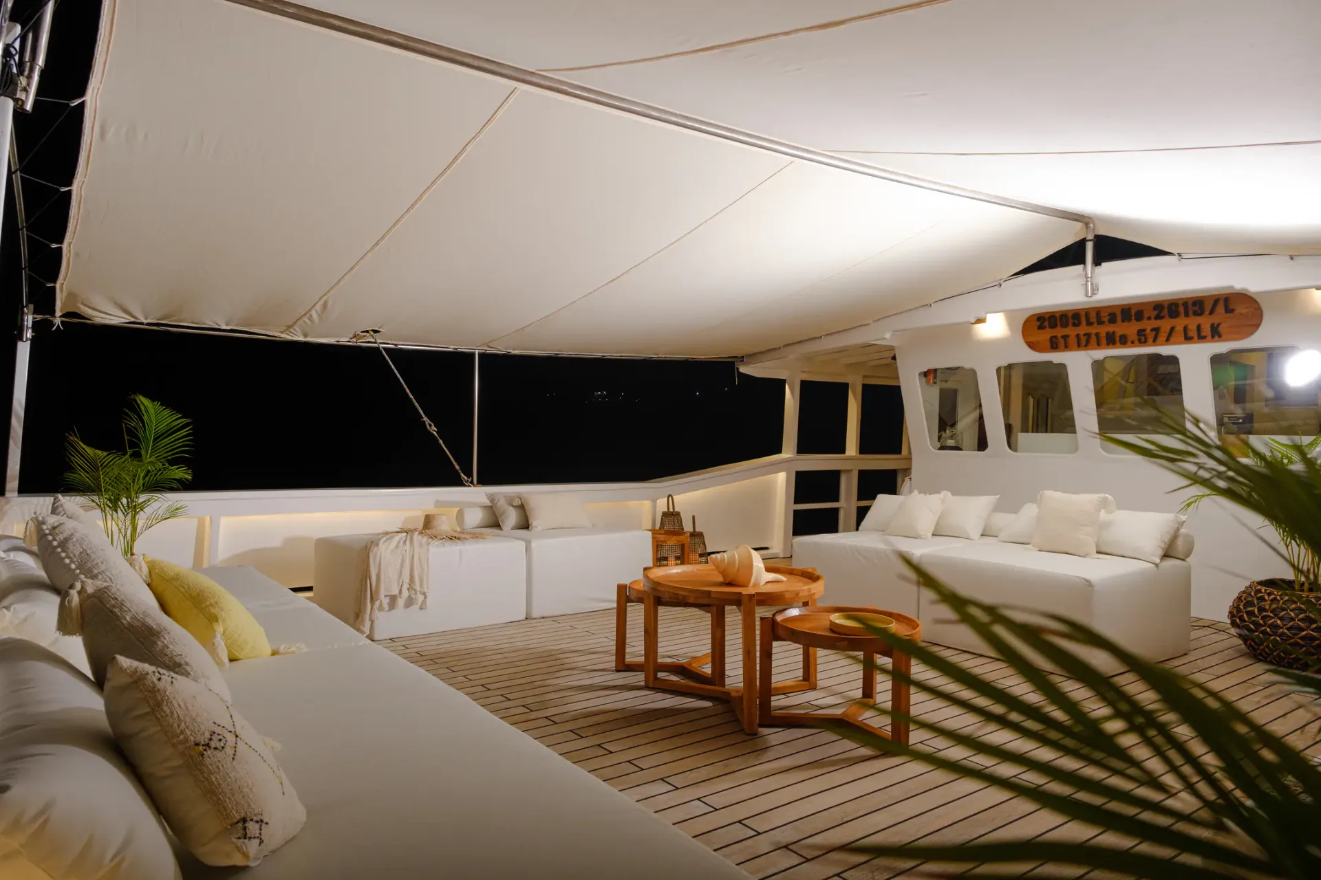 Aliikai private yacht charter in Komodo
