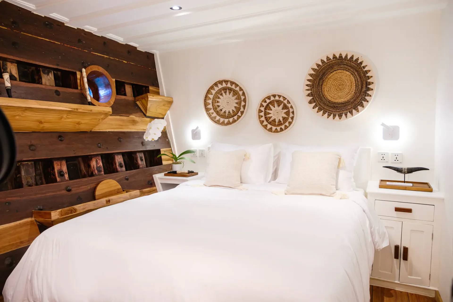 Aliikai cabin for Komodo yacht charter