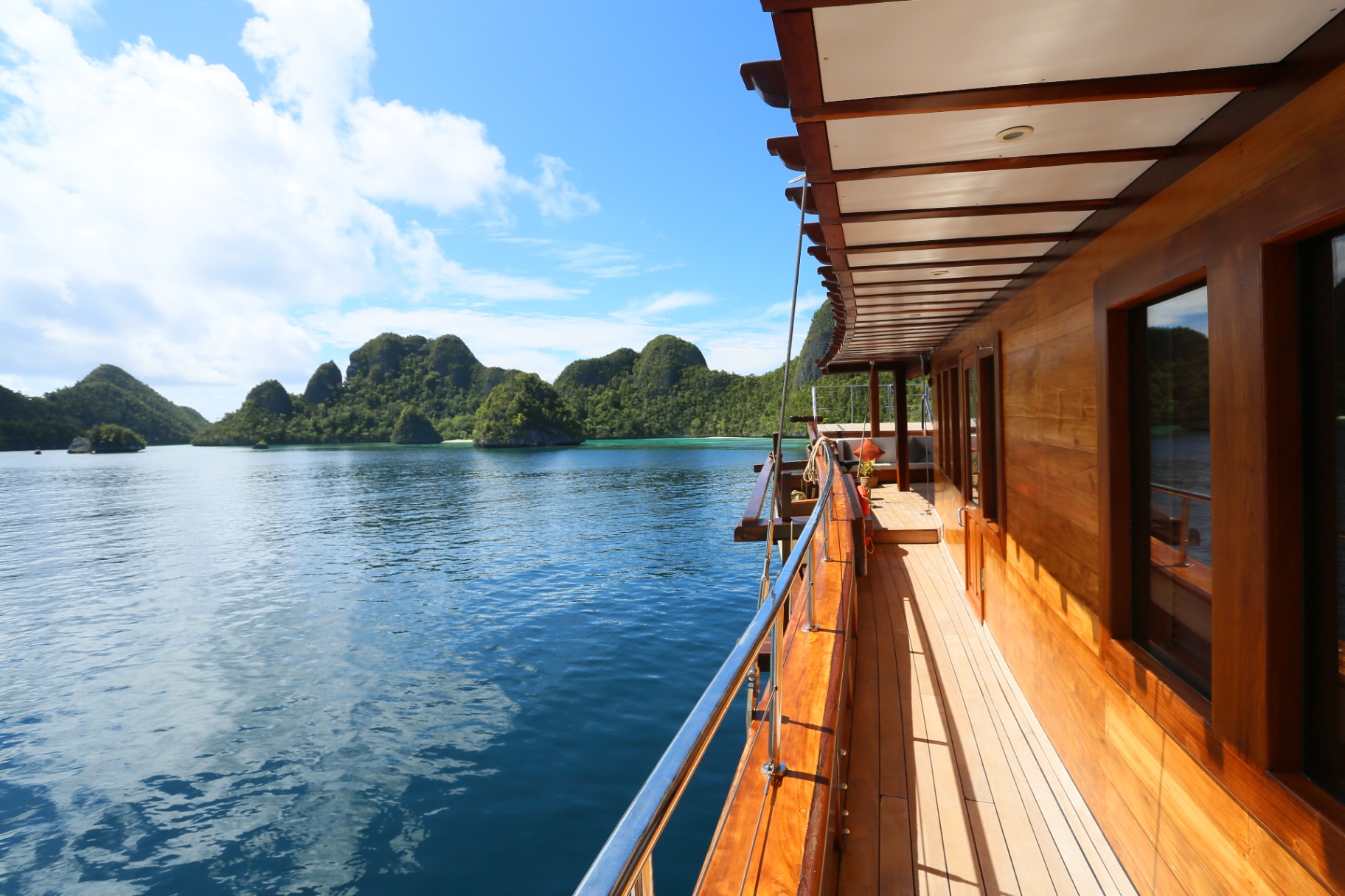 Lamima private yacht charter in Komodo