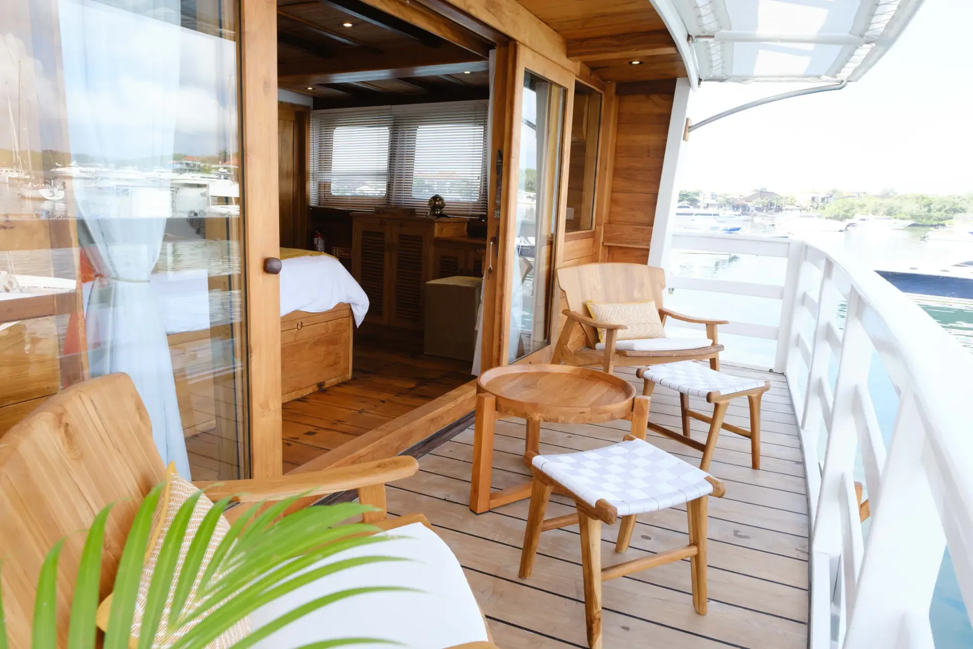 Aliikai private yacht charter in Komodo
