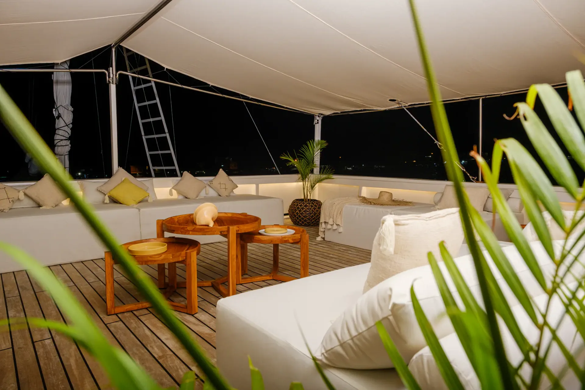 Aliikai cabin for Komodo yacht charter
