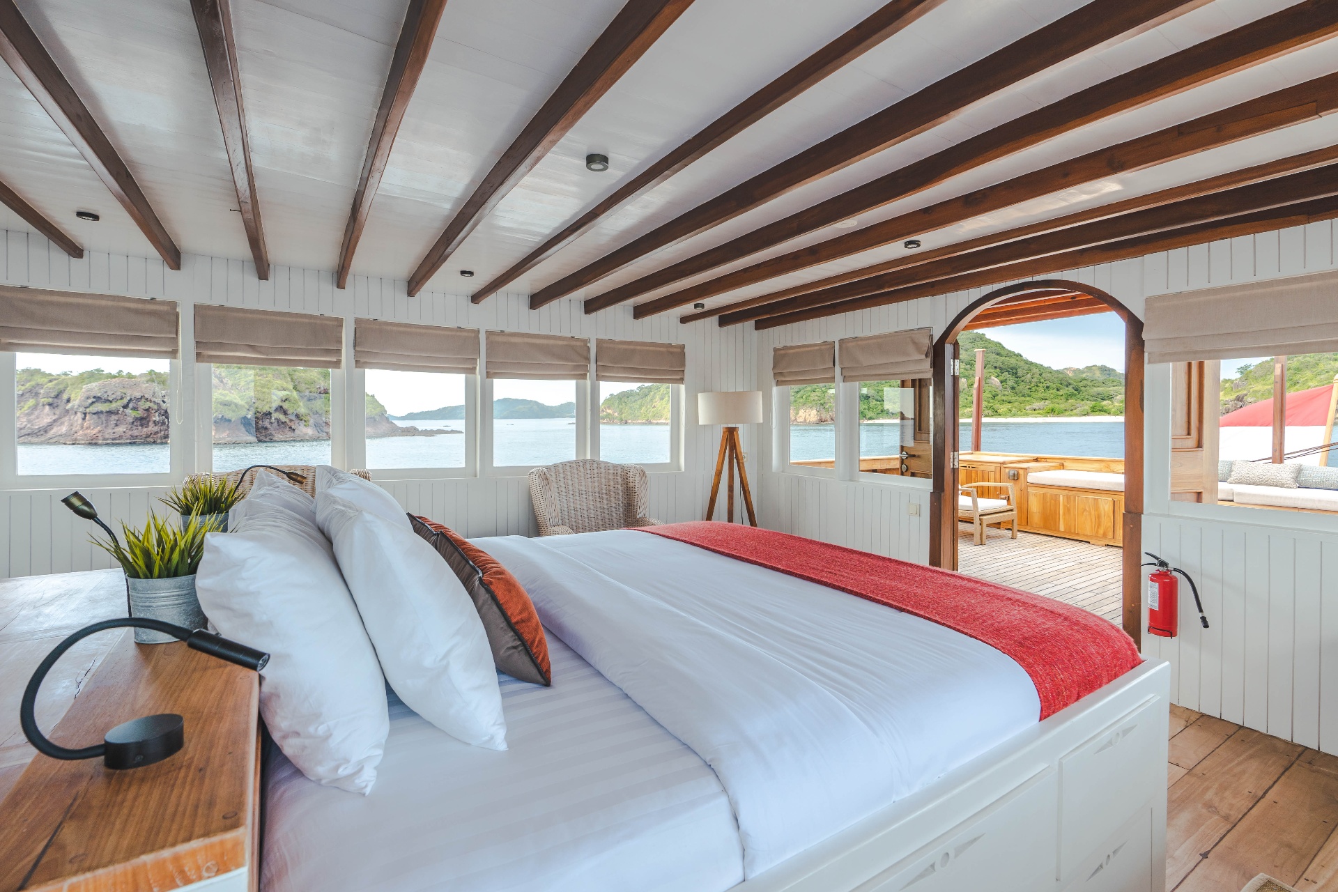 Mischief private yacht charter in Komodo — photo 21
