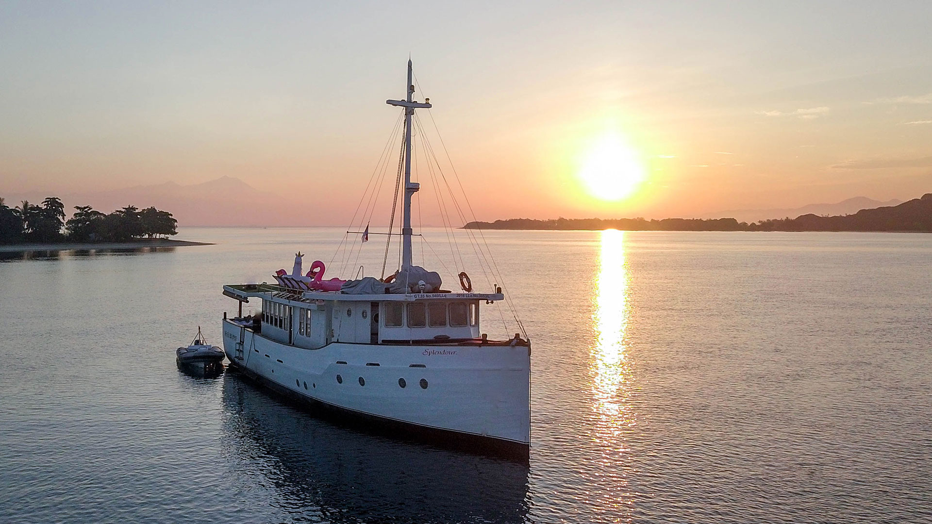 Splendour cabin for Komodo yacht charter