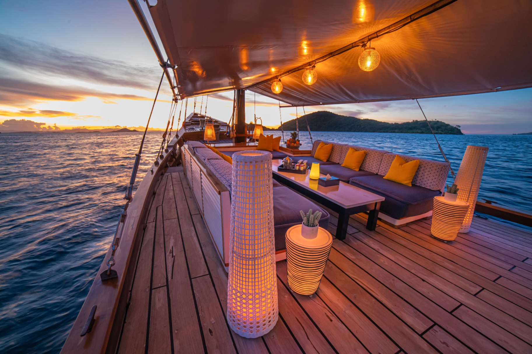 Samara II cabin for Komodo yacht charter