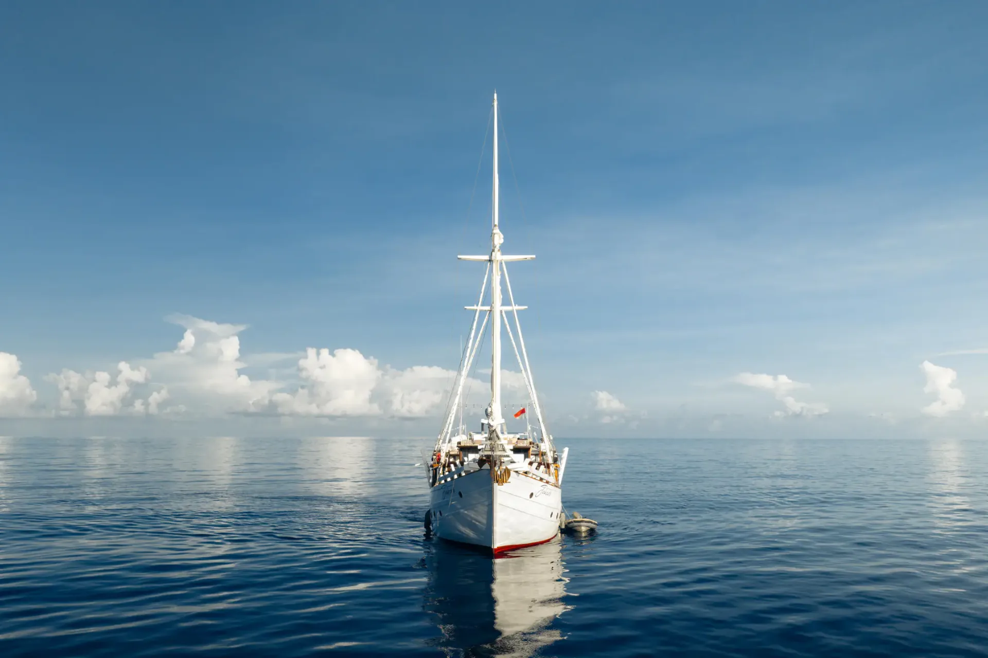 Jakare private yacht charter in Komodo