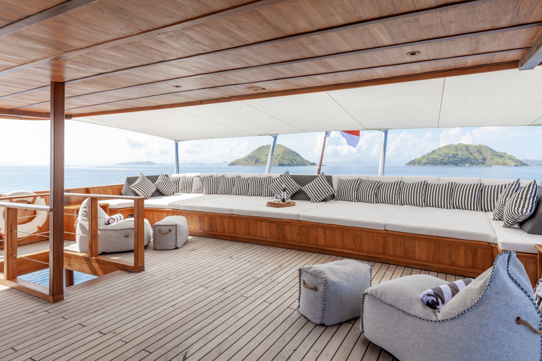 Rebel private yacht charter in Komodo