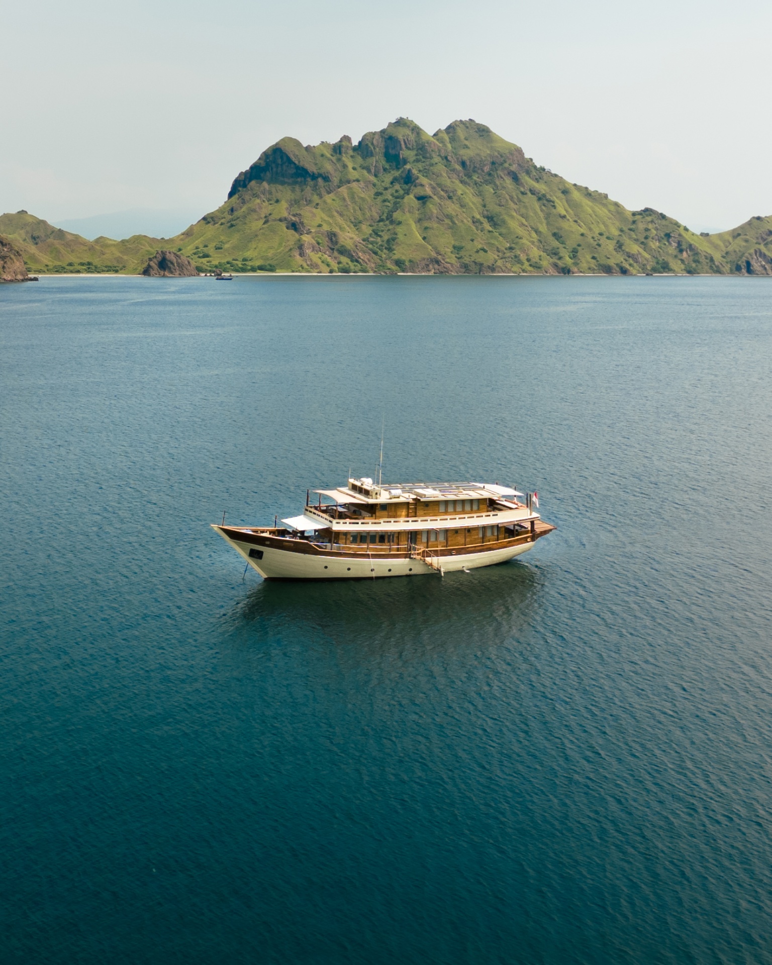 Mischief private yacht charter in Komodo — photo 39