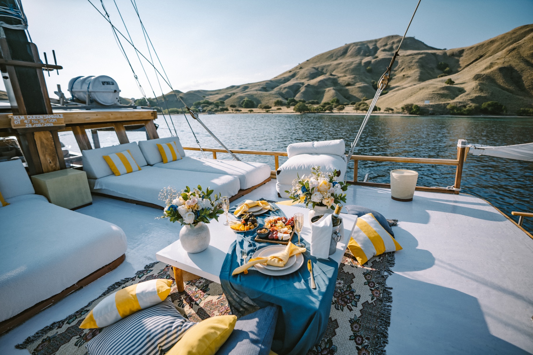 Samara II phinisi yacht near Padar Island