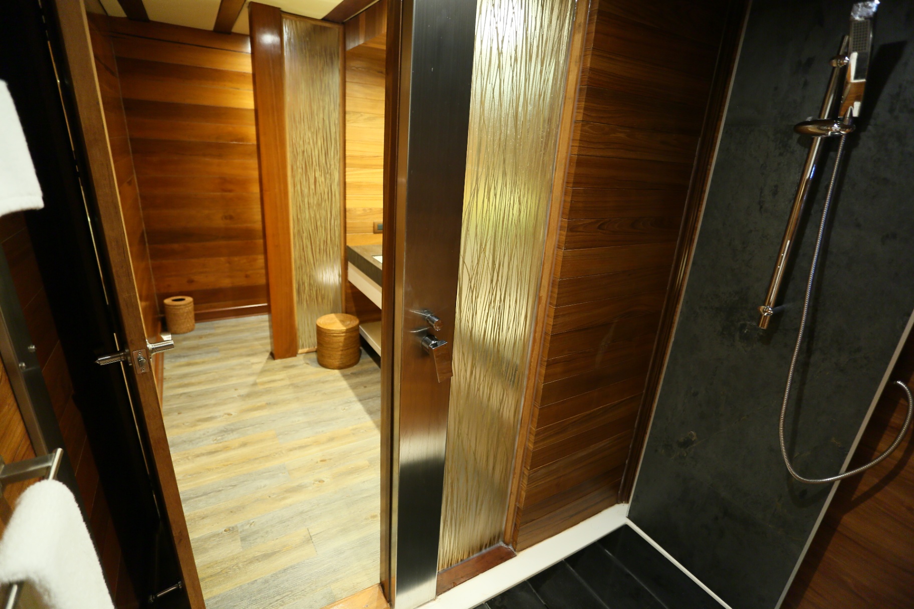 Lamima cabin for Komodo yacht charter