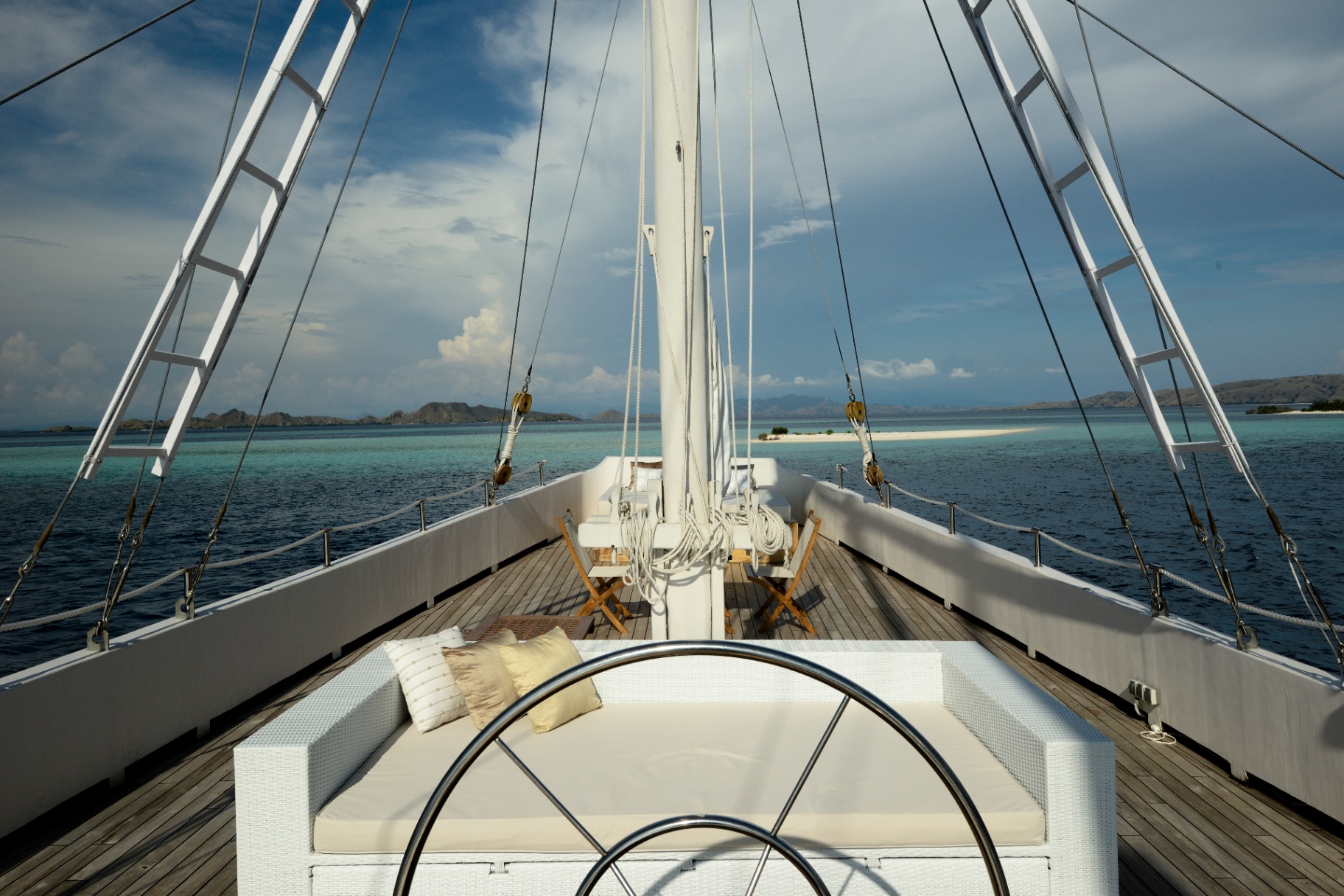 Alexa phinisi yacht near Padar Island