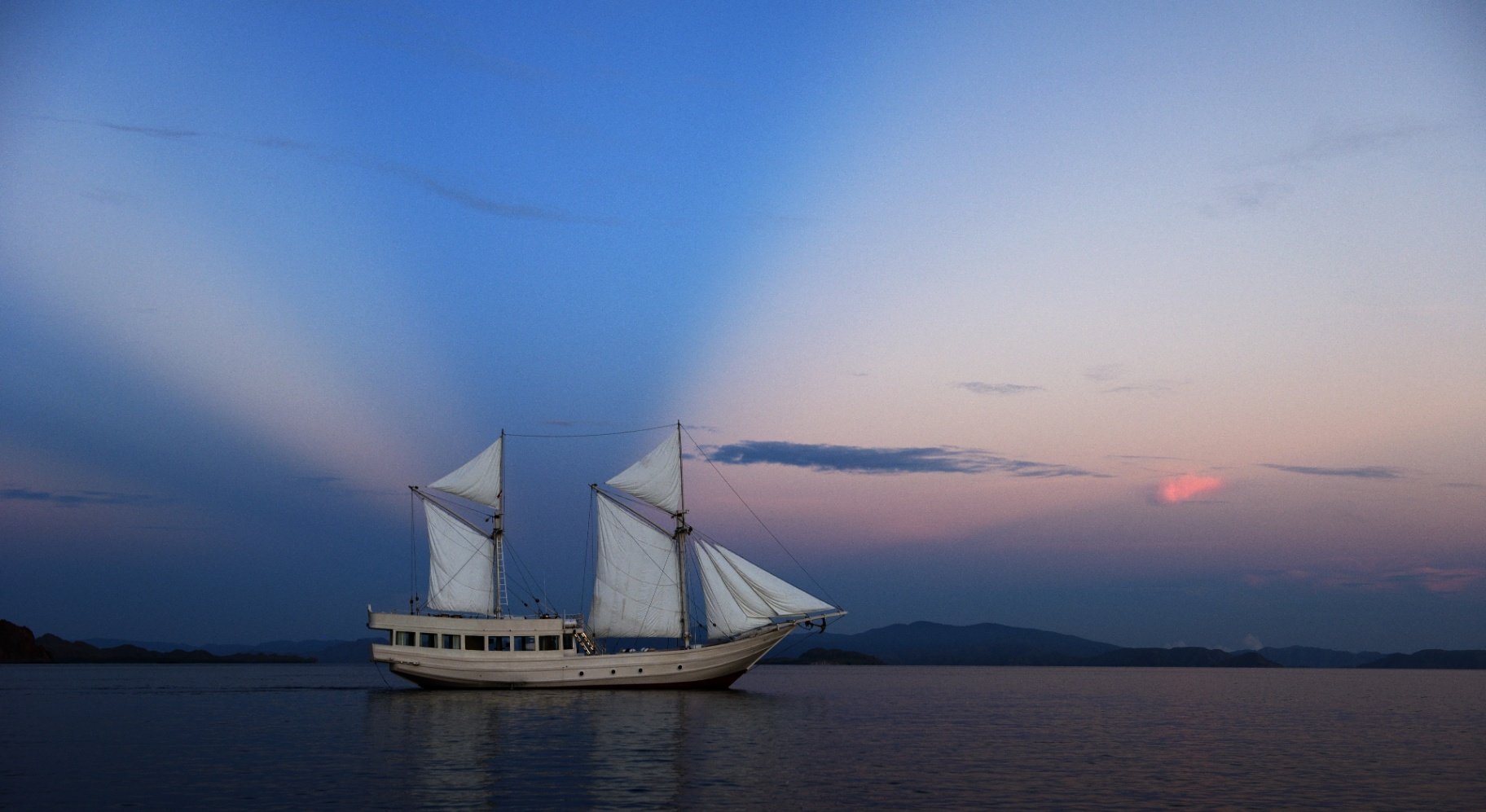 Alexa — Ultra-Luxury yacht in Komodo (2 of 6)
