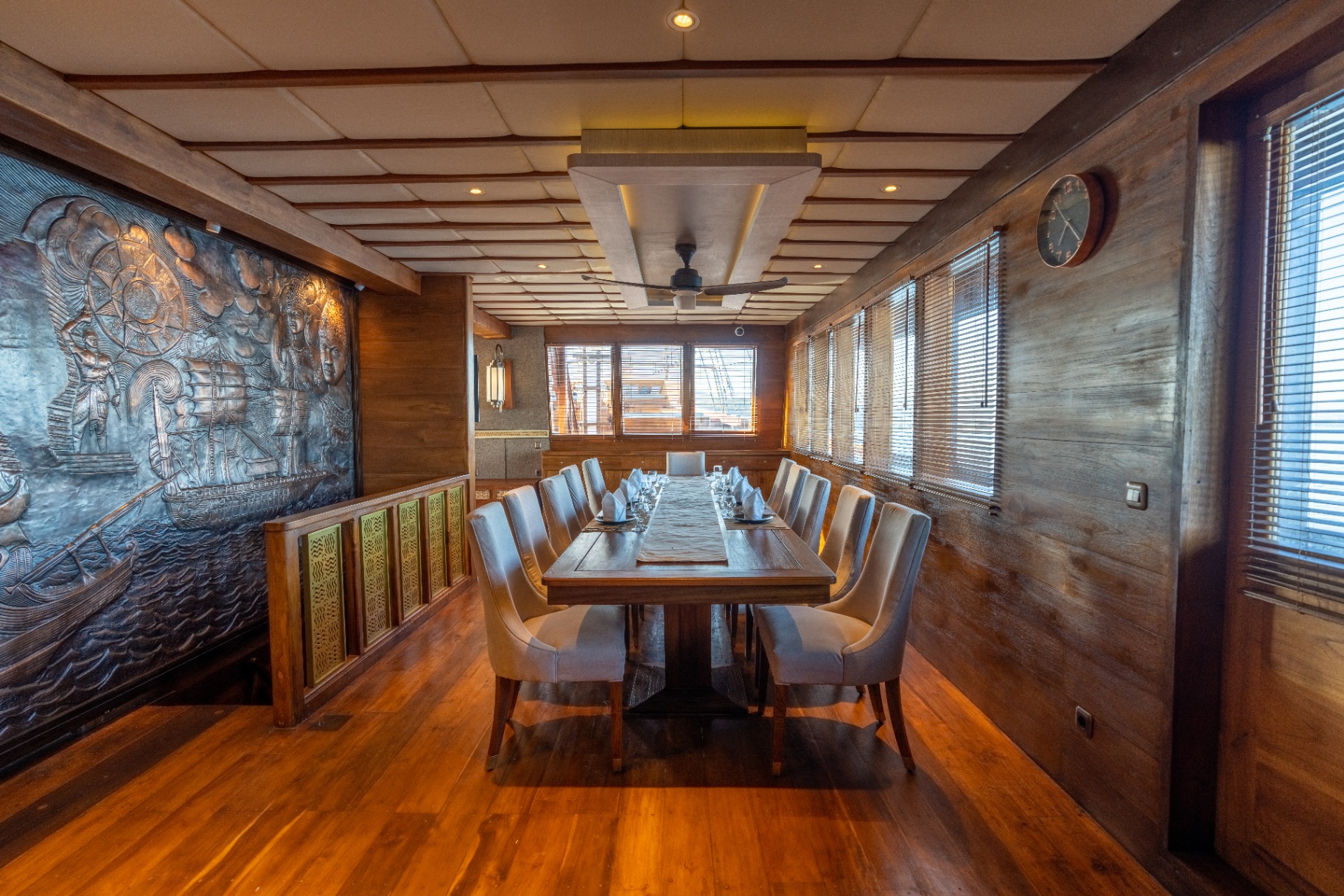 The Maj Oceanic cabin for Komodo yacht charter