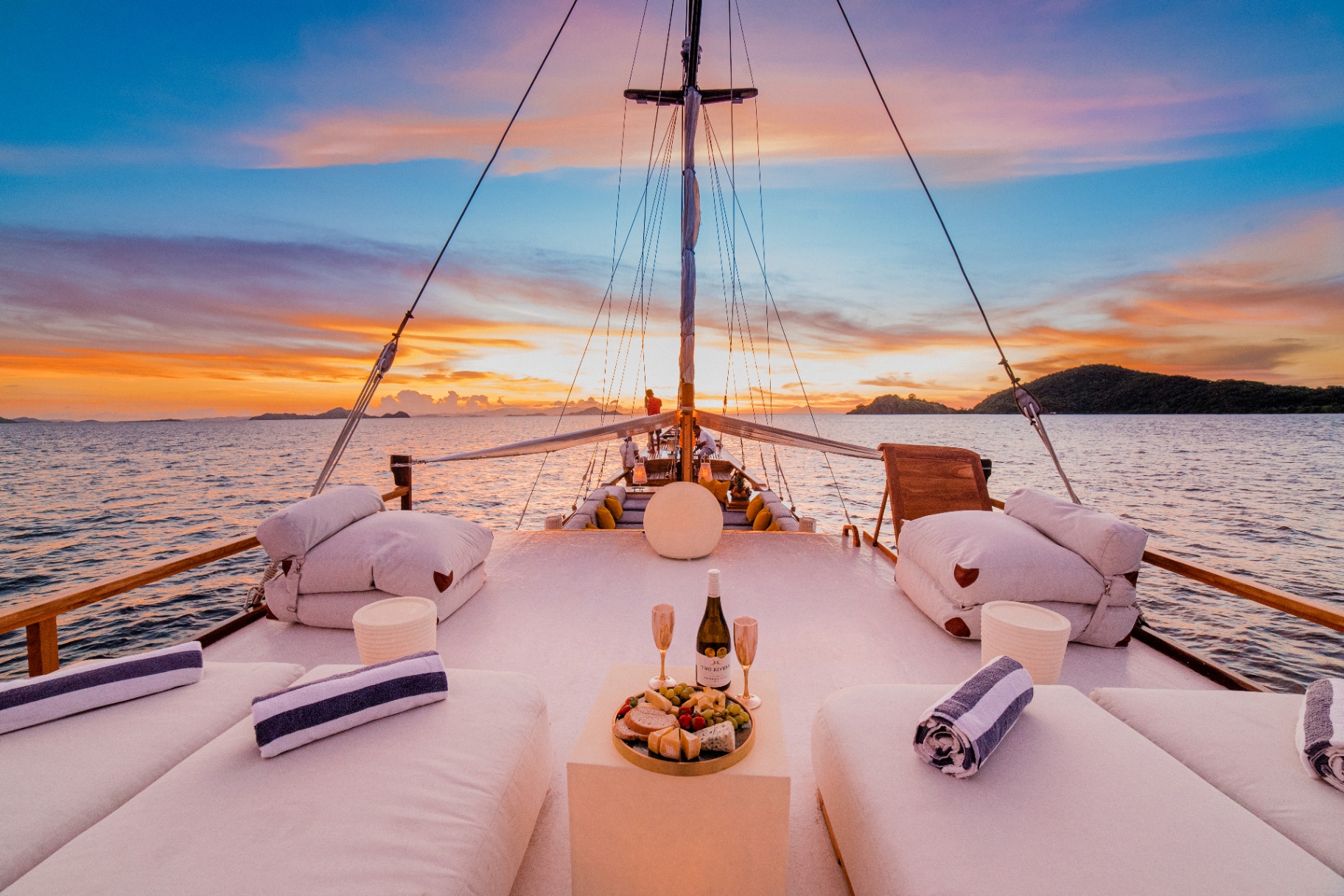Samara II yacht at Manta Point Komodo
