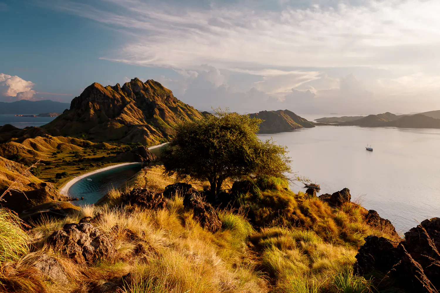 Aliikai private yacht charter in Komodo