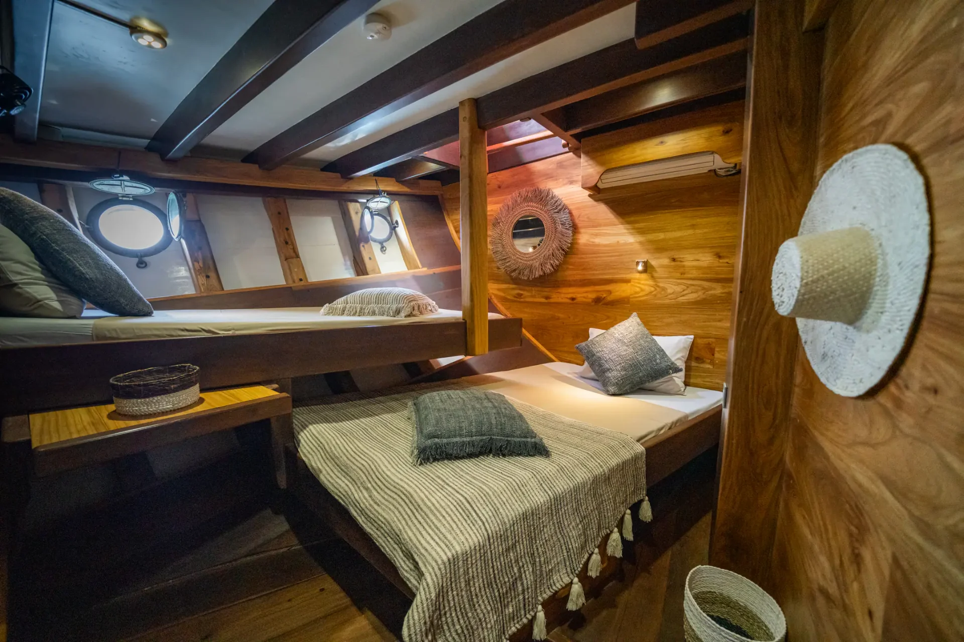 Jakare private yacht charter in Komodo
