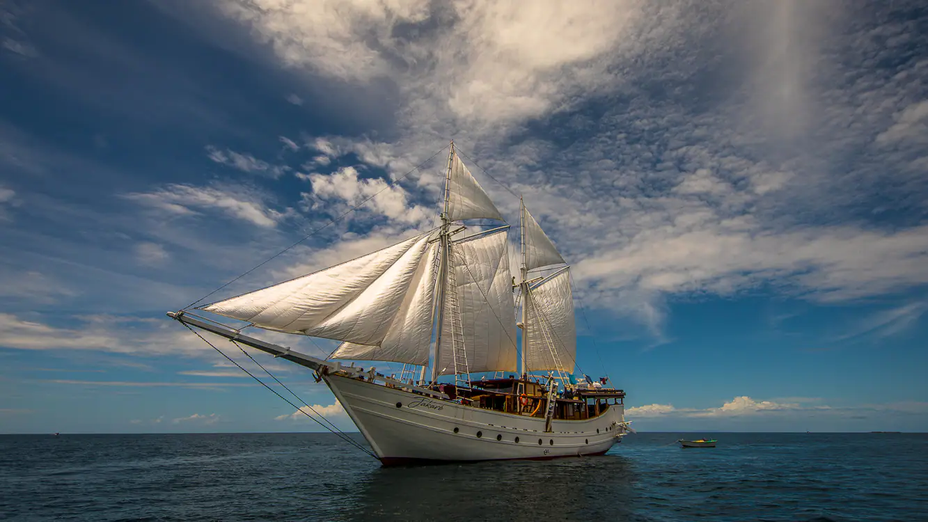 Jakare — Classic Phinisi yacht in Komodo (2 of 6)