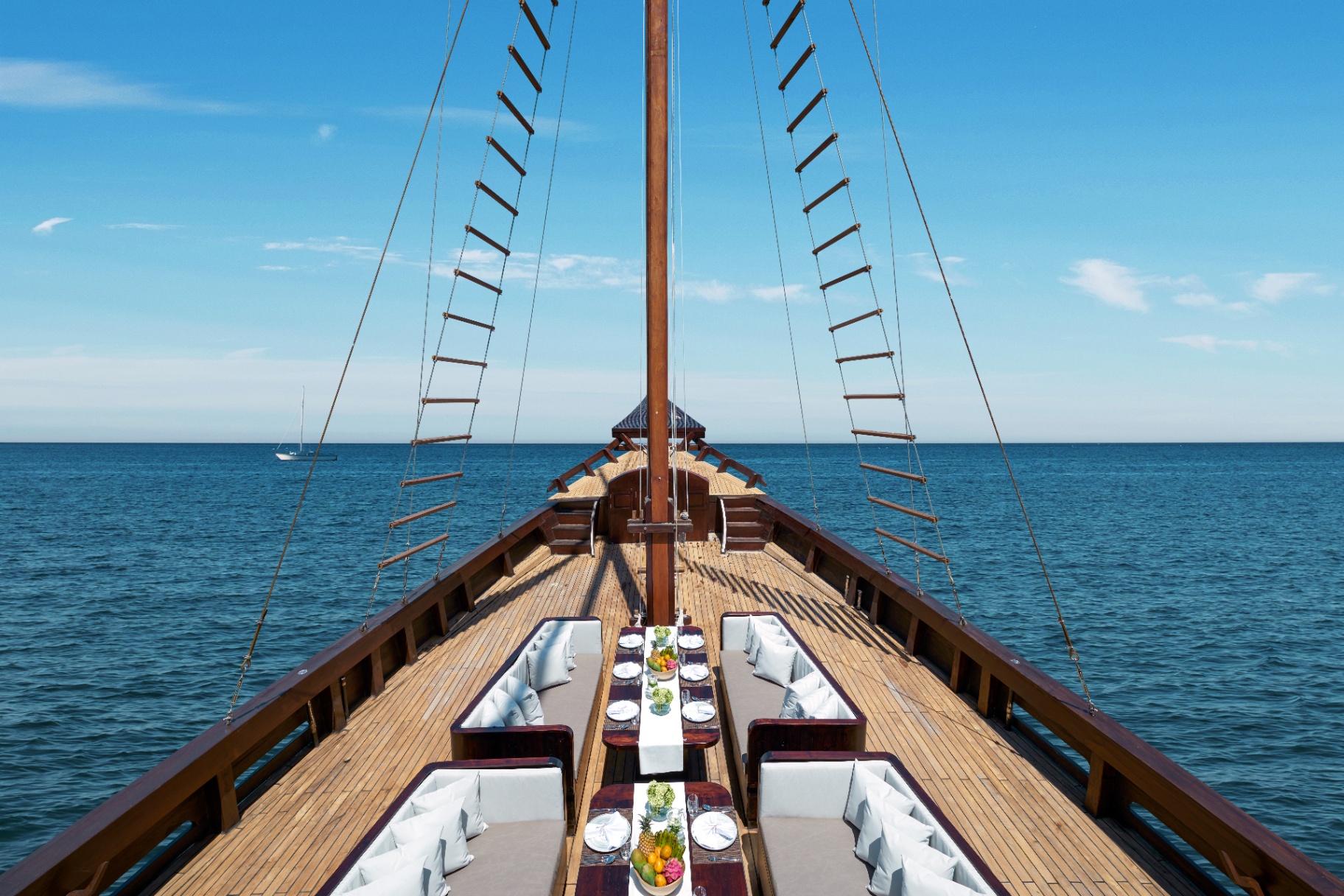 Samsara Samudra private yacht charter in Komodo