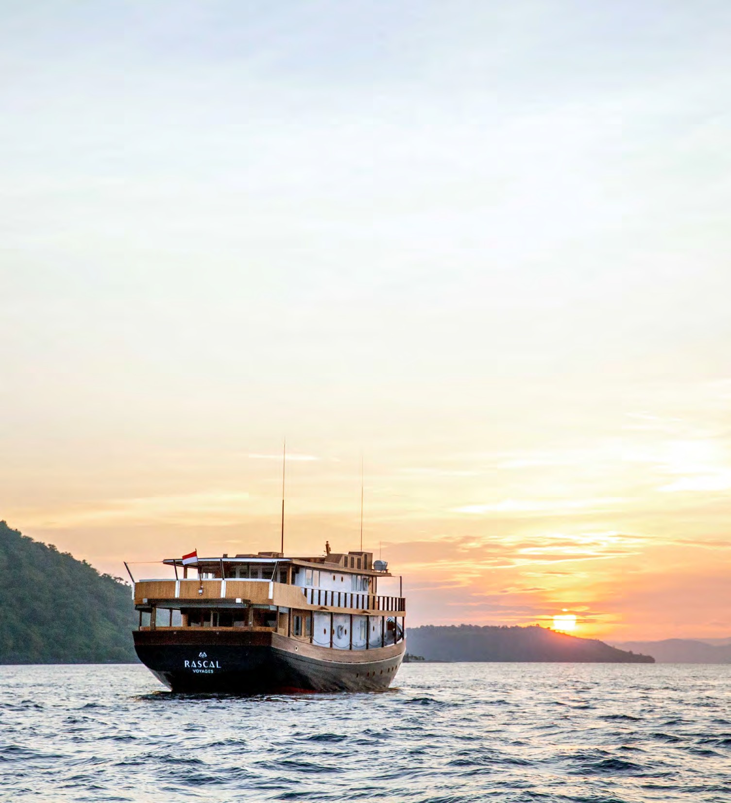 Rebel private yacht charter in Komodo
