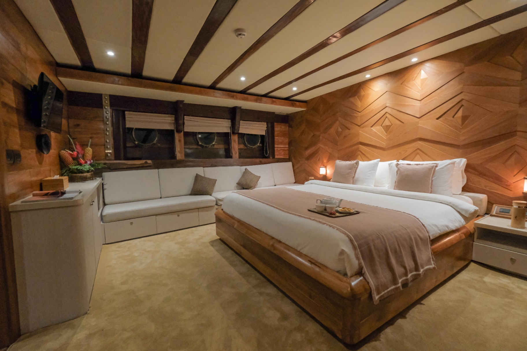 Lamima cabin for Komodo yacht charter