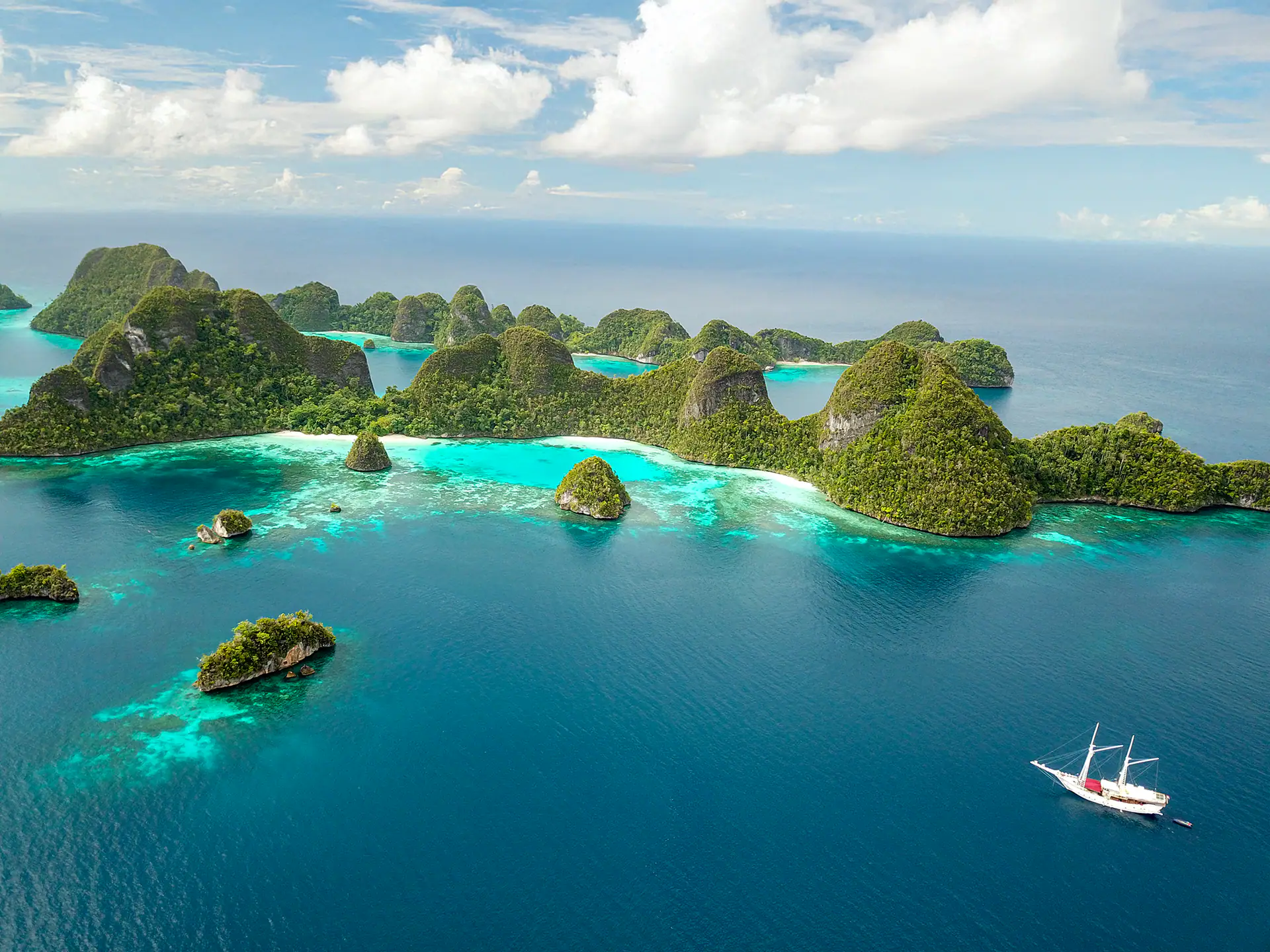Jakare cabin for Komodo yacht charter