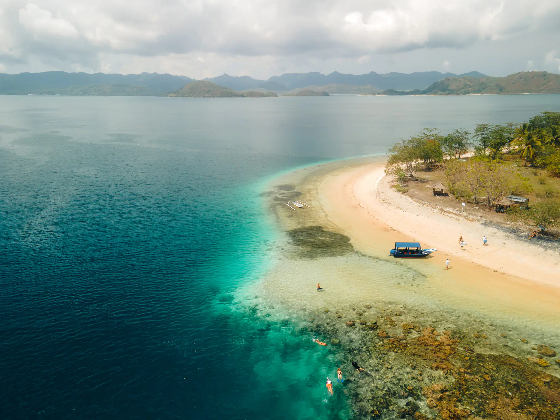 Ikan Kayu yacht anchored near Pink Beach Komodo