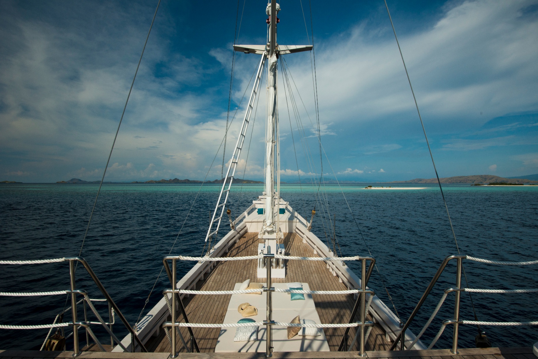 Alexa phinisi yacht near Padar Island