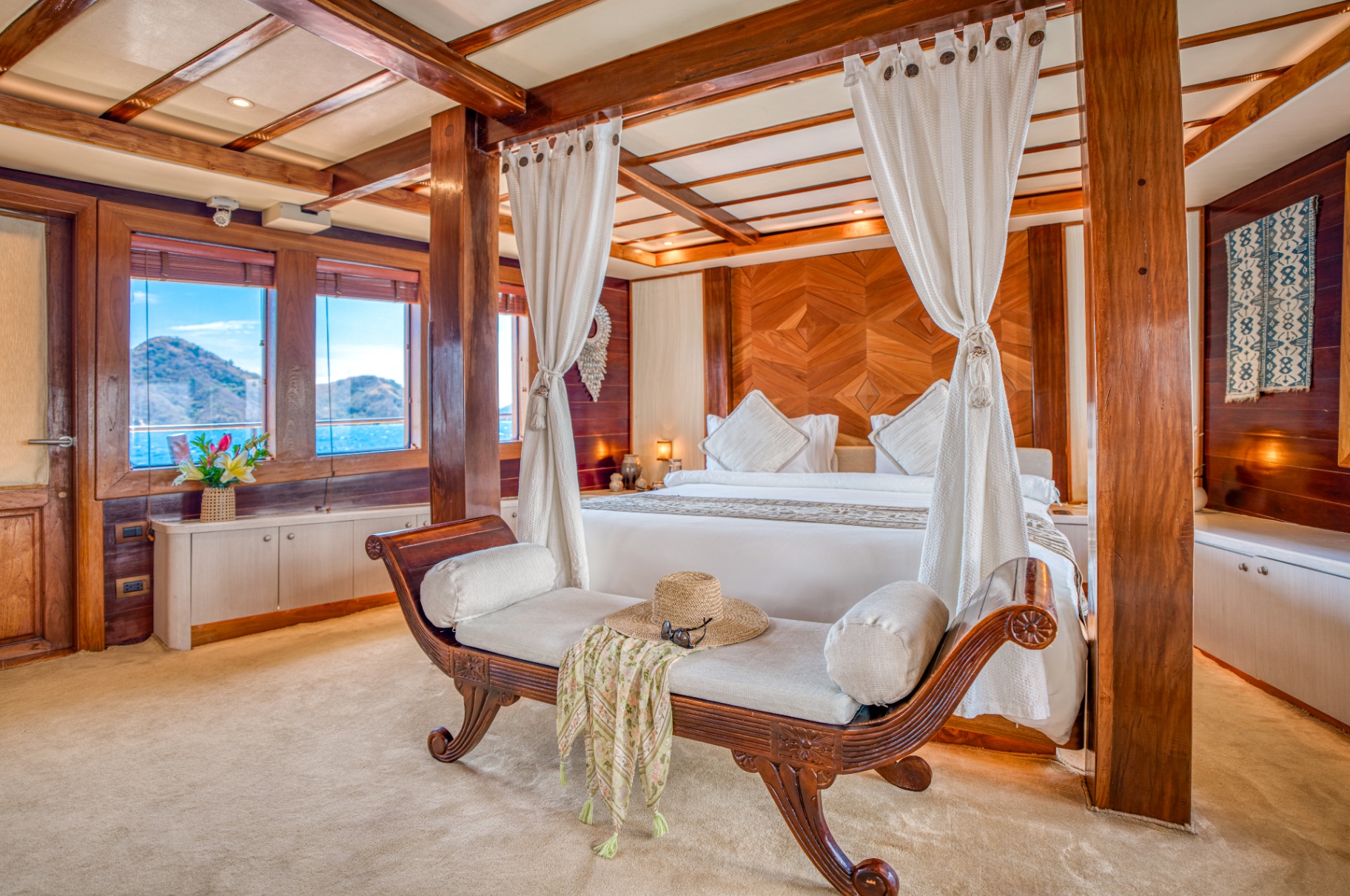 Lamima cabin for Komodo yacht charter
