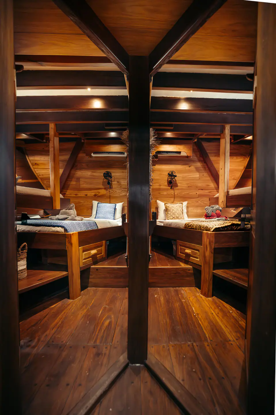 Jakare cabin for Komodo yacht charter