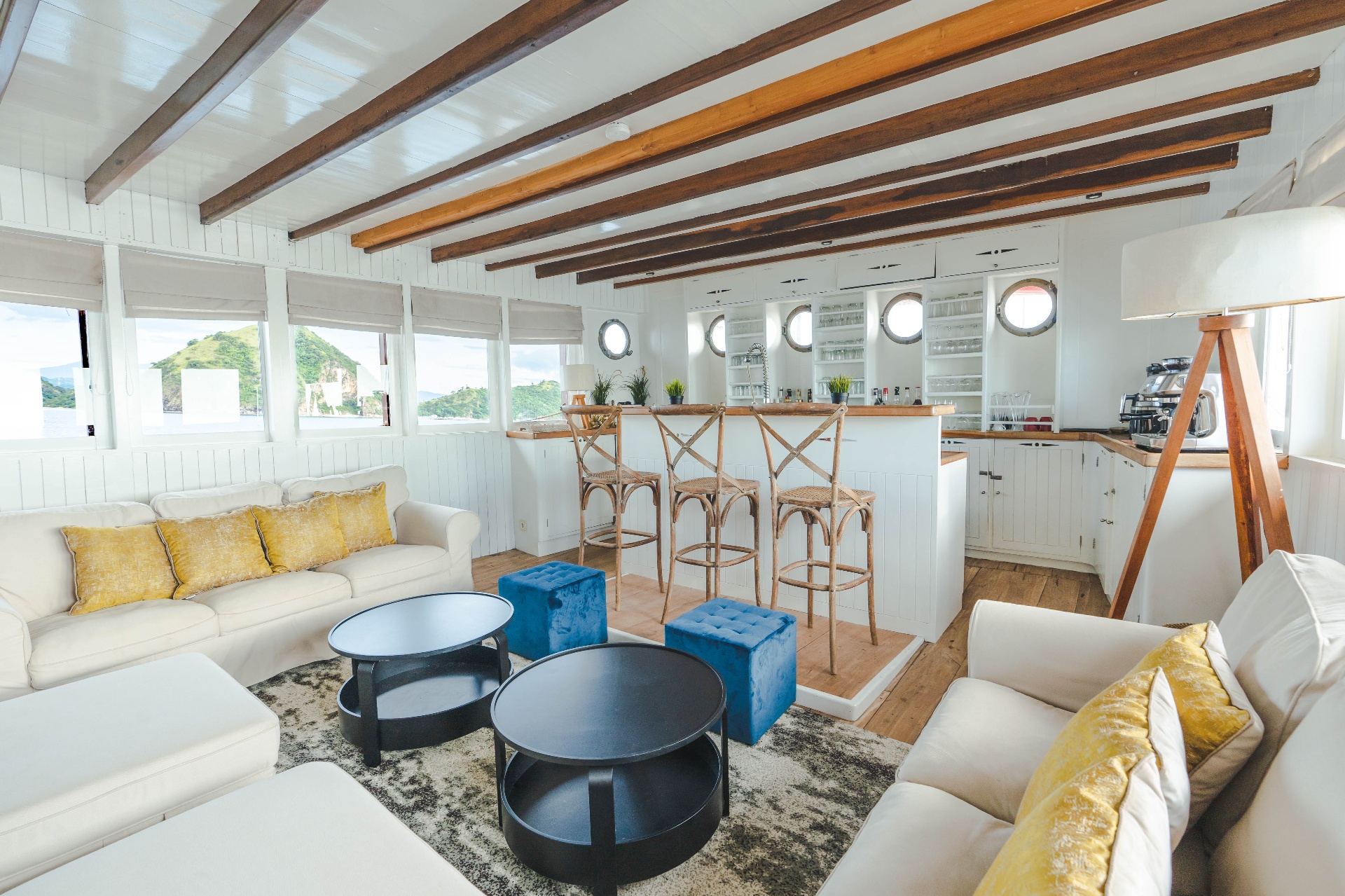 Mischief private yacht charter in Komodo — photo 7