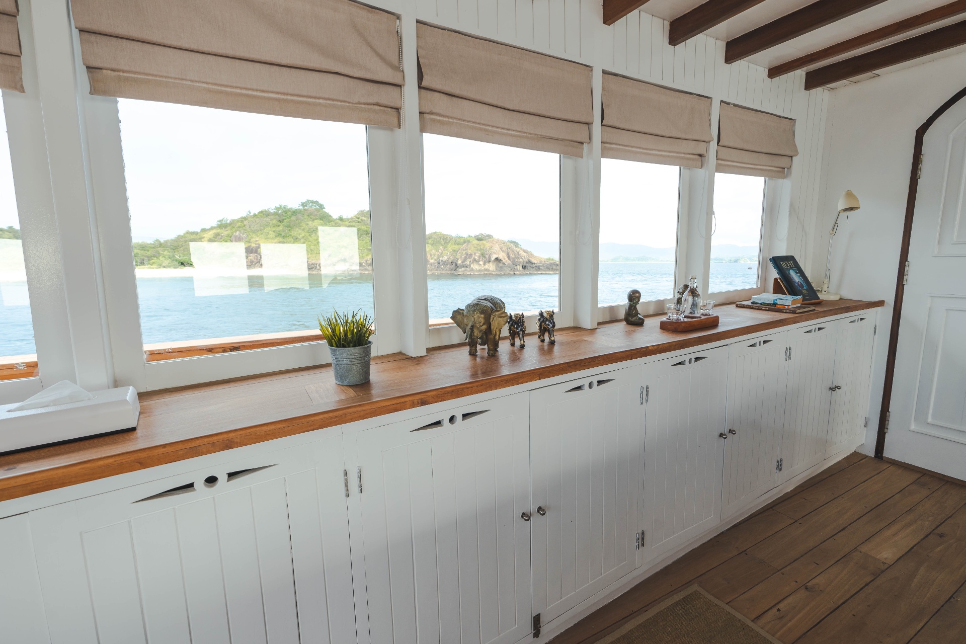 Mischief private yacht charter in Komodo — photo 24