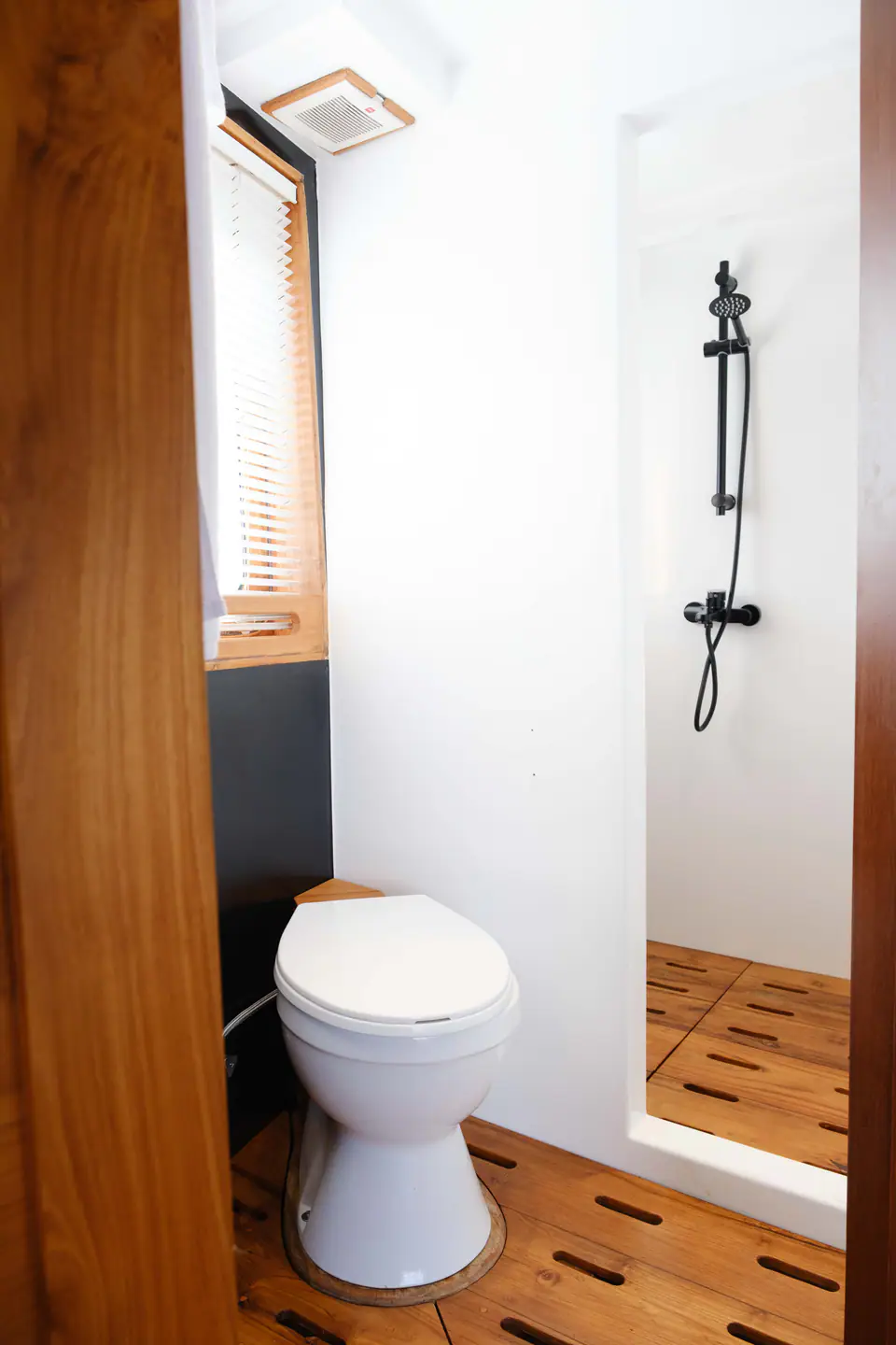 Aliikai cabin for Komodo yacht charter