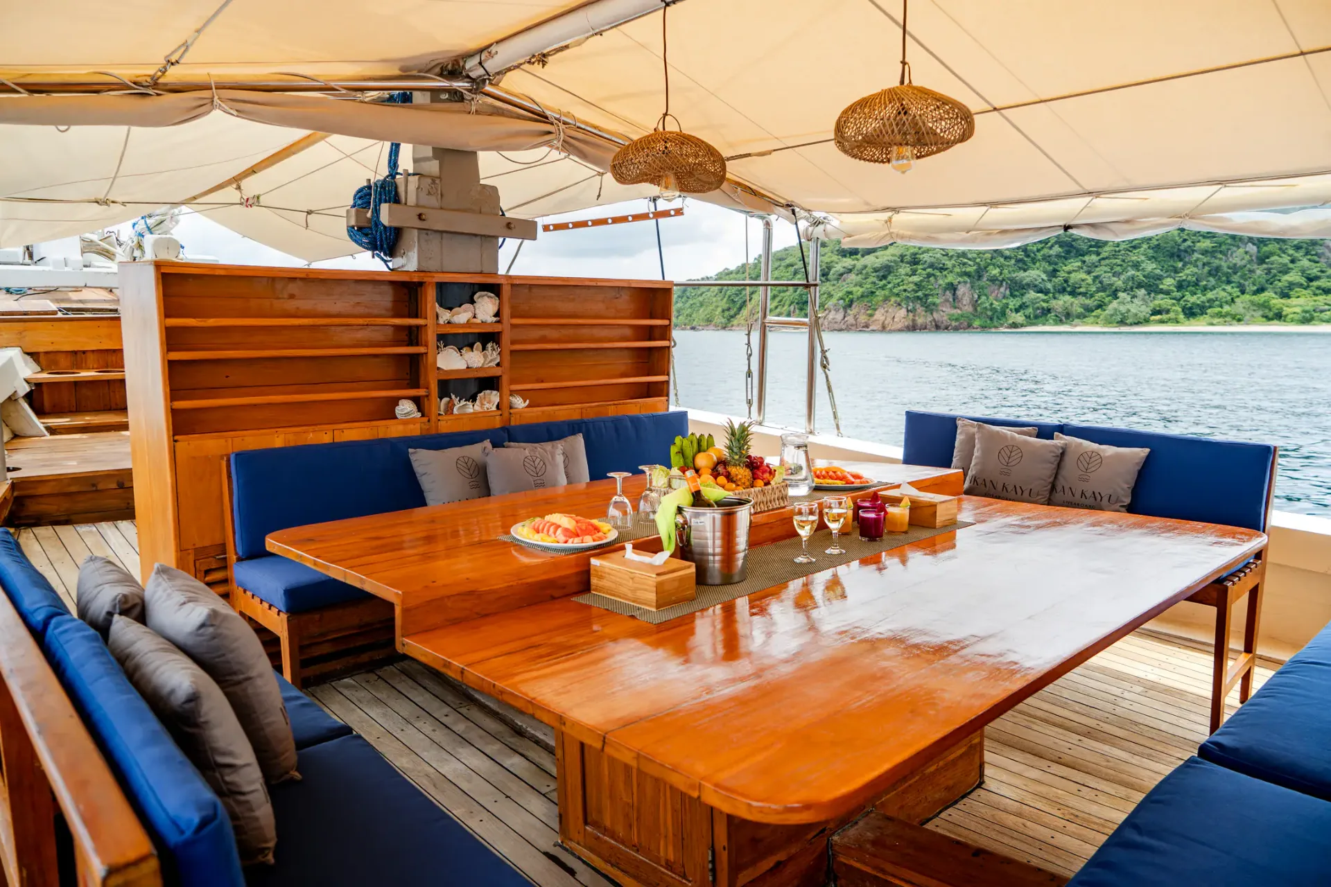 Ikan Kayu yacht at Manta Point Komodo