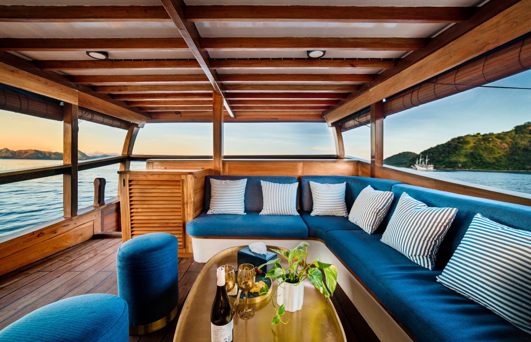 Samara II private yacht charter in Komodo