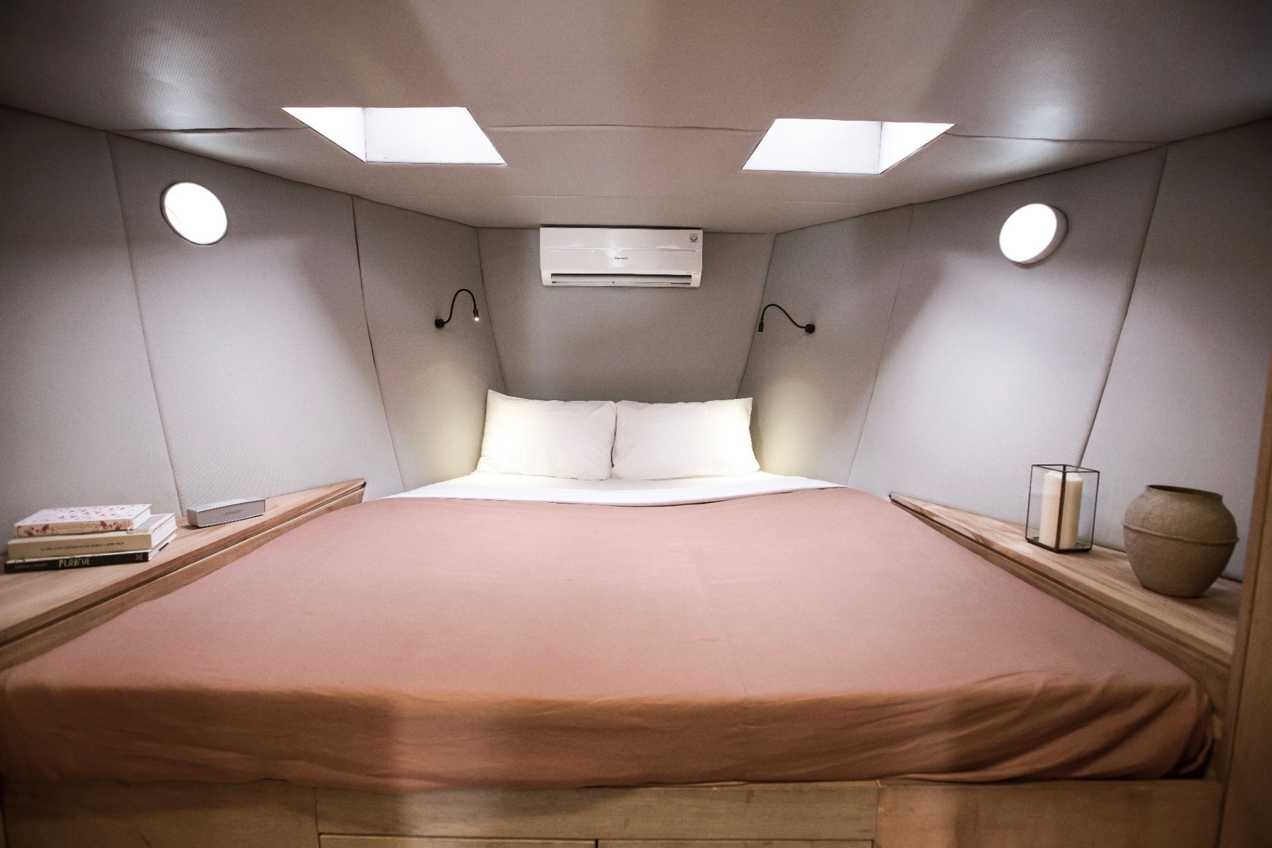 Splendour private yacht charter in Komodo