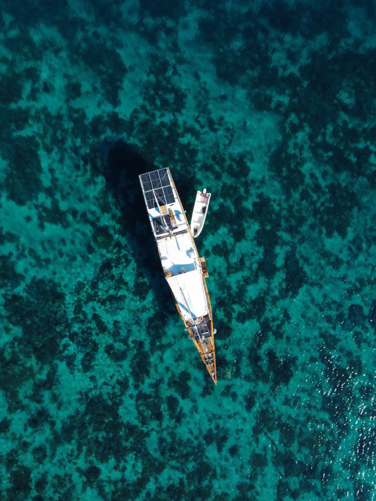 Samara II yacht anchored near Pink Beach Komodo