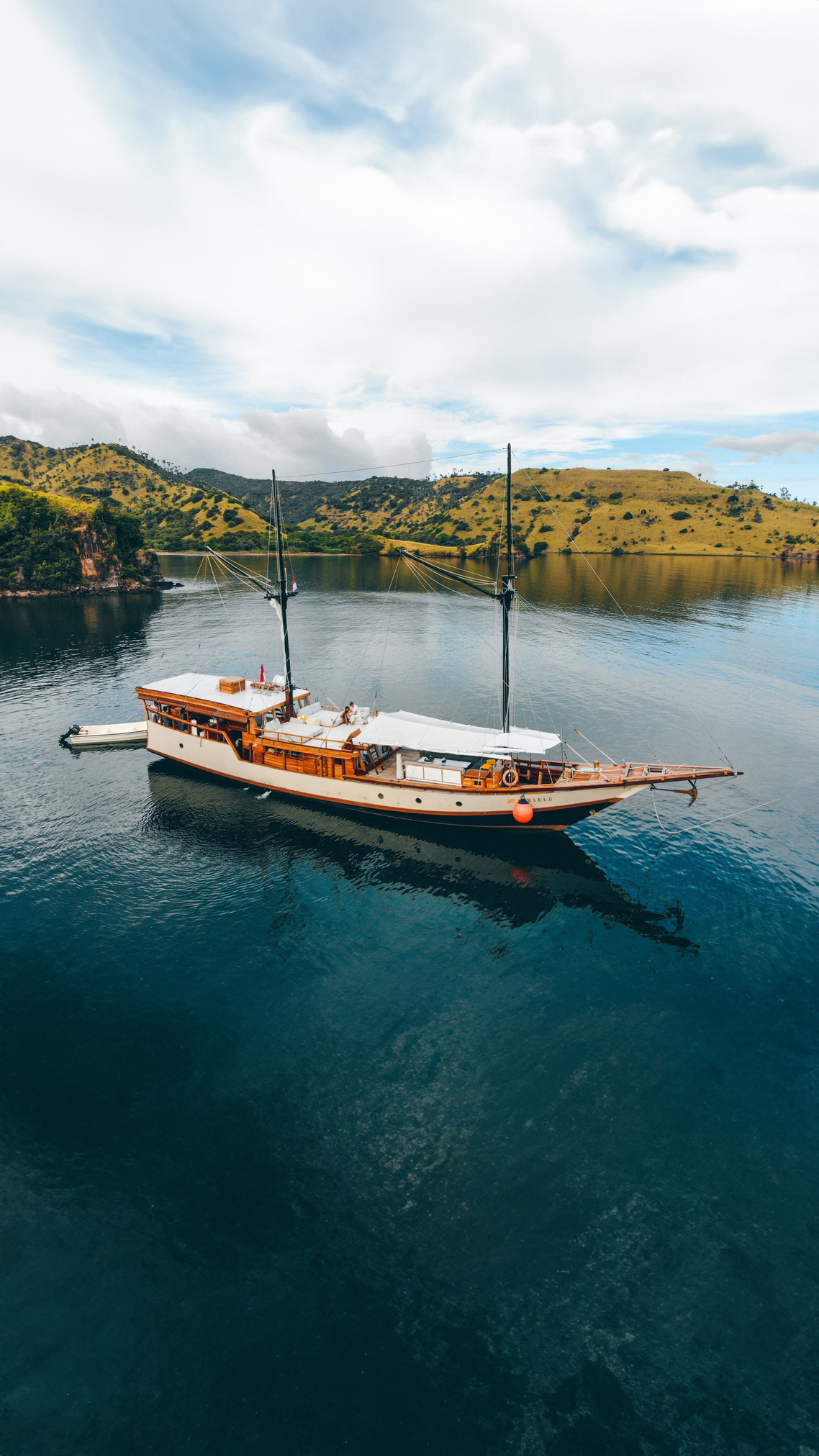 Samara II yacht from Labuan Bajo, Flores