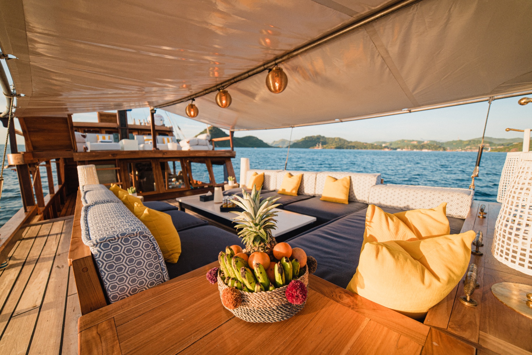 Samara II yacht at Manta Point Komodo