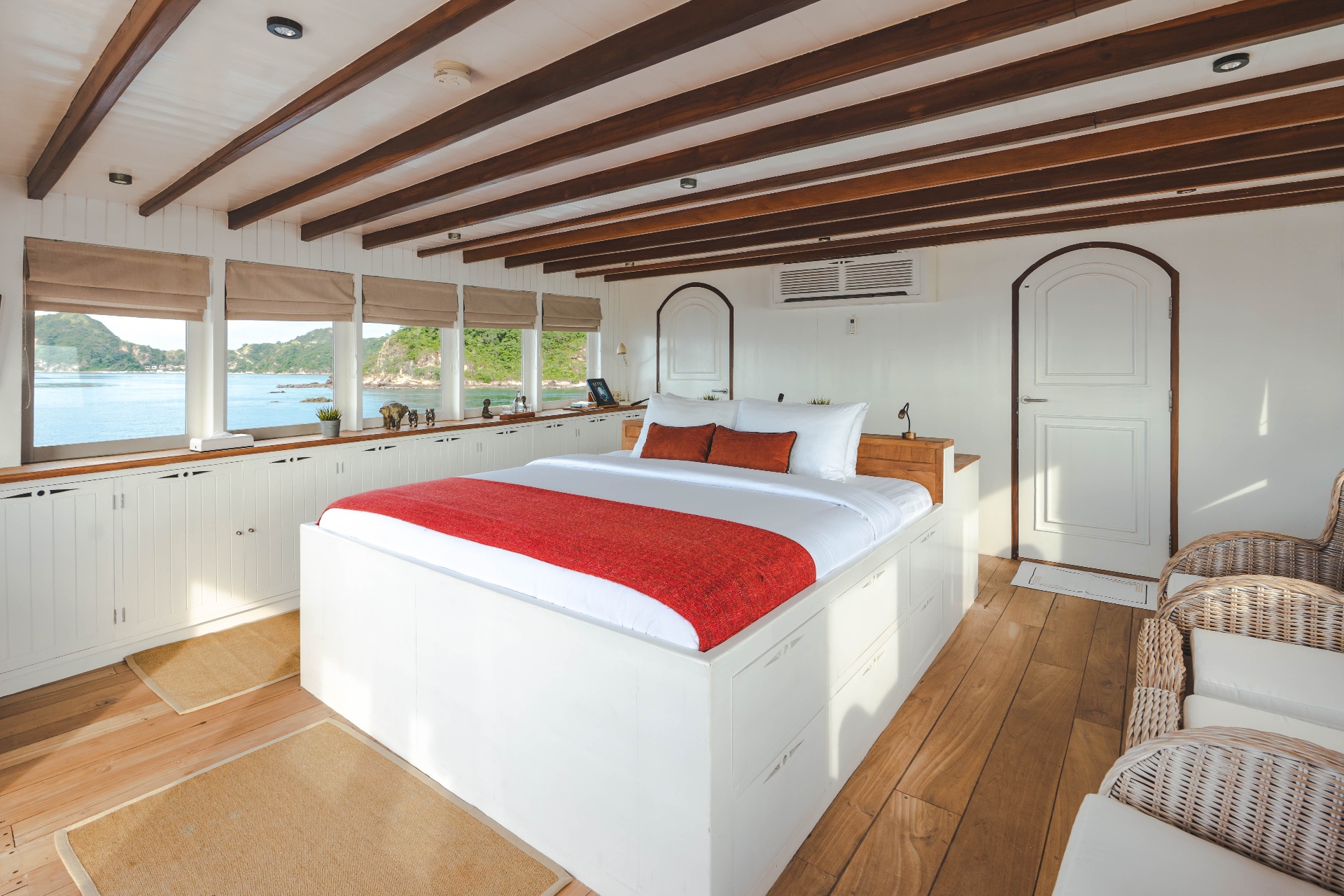 Mischief private yacht charter in Komodo — photo 22