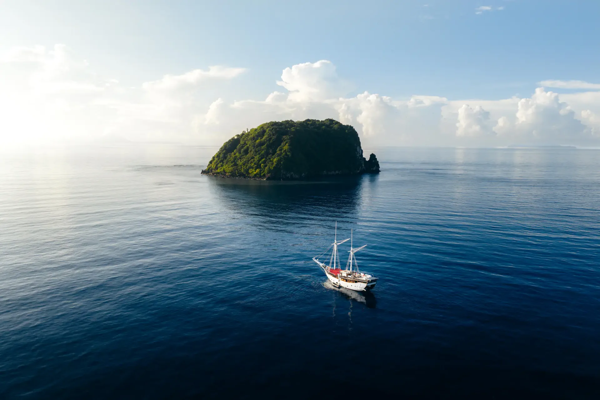 Jakare yacht anchored near Pink Beach Komodo