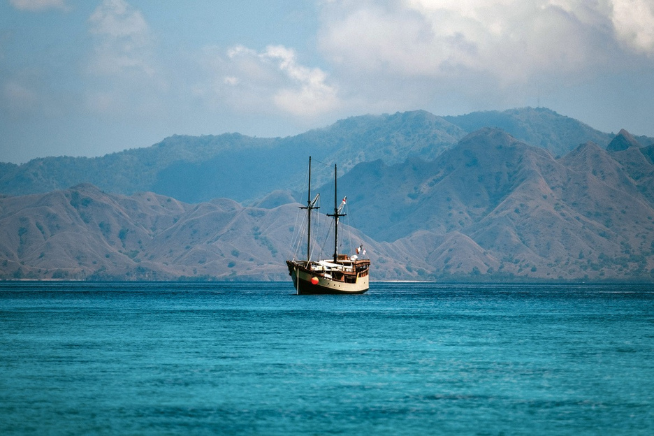Samara II yacht anchored near Pink Beach Komodo
