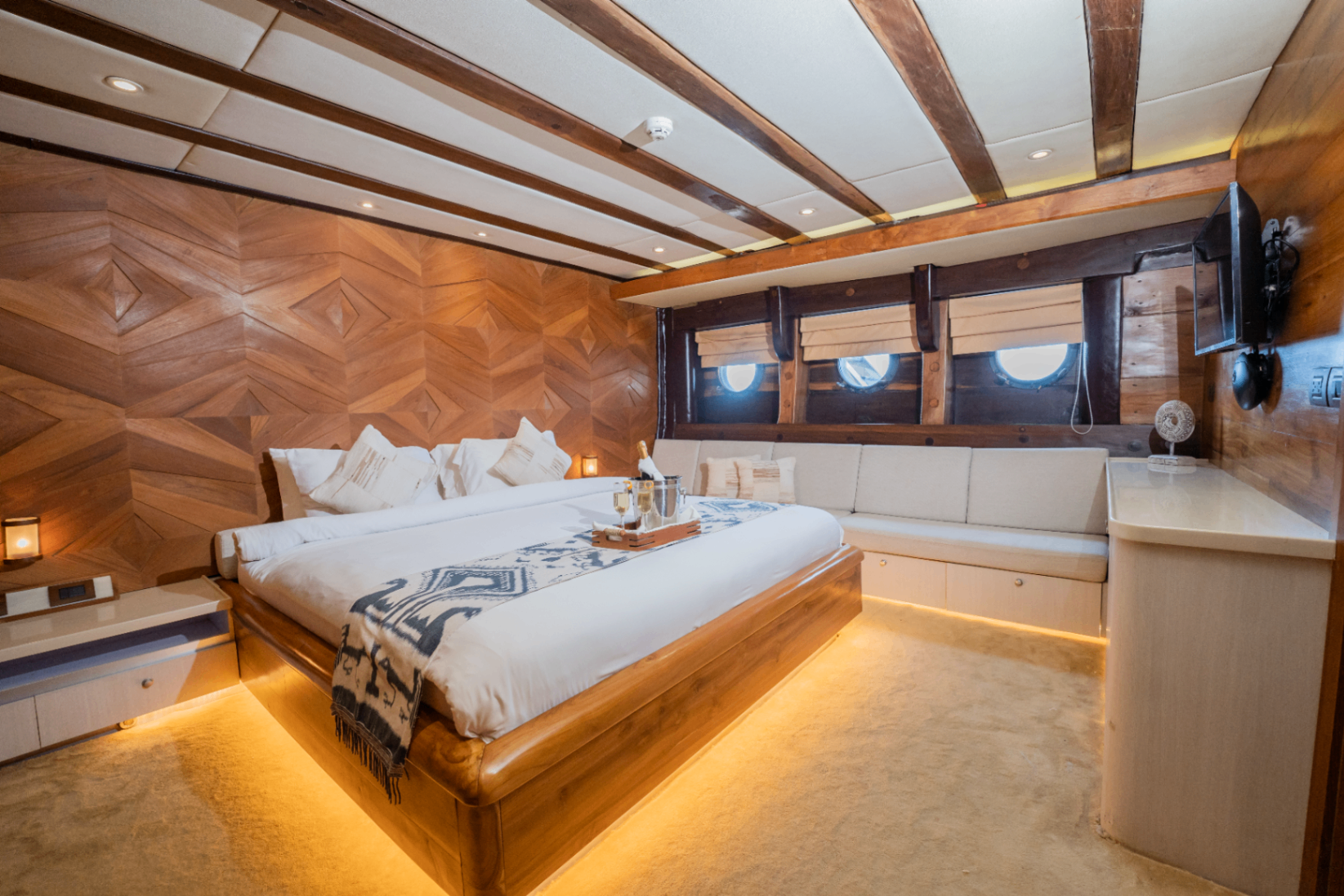 Lamima private yacht charter in Komodo