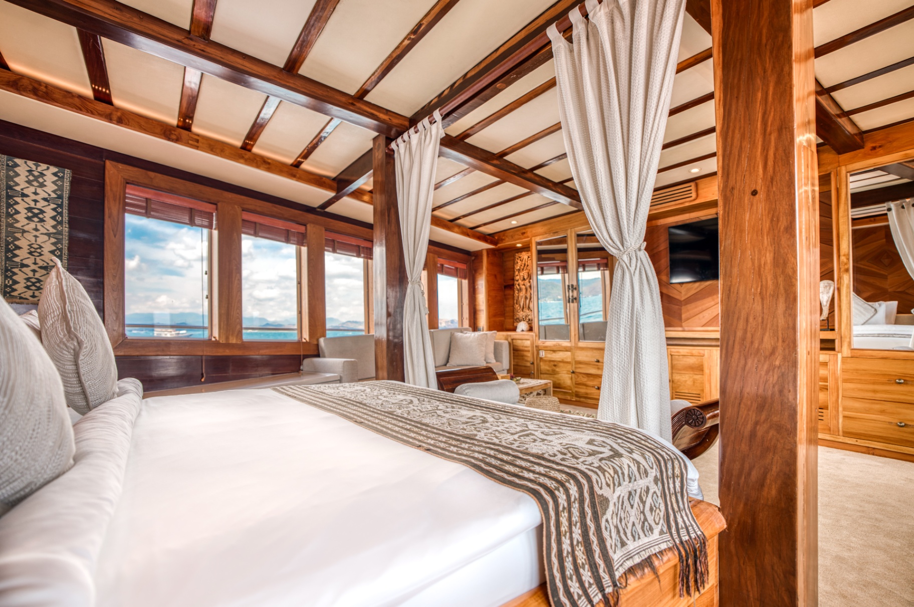 Lamima private yacht charter in Komodo