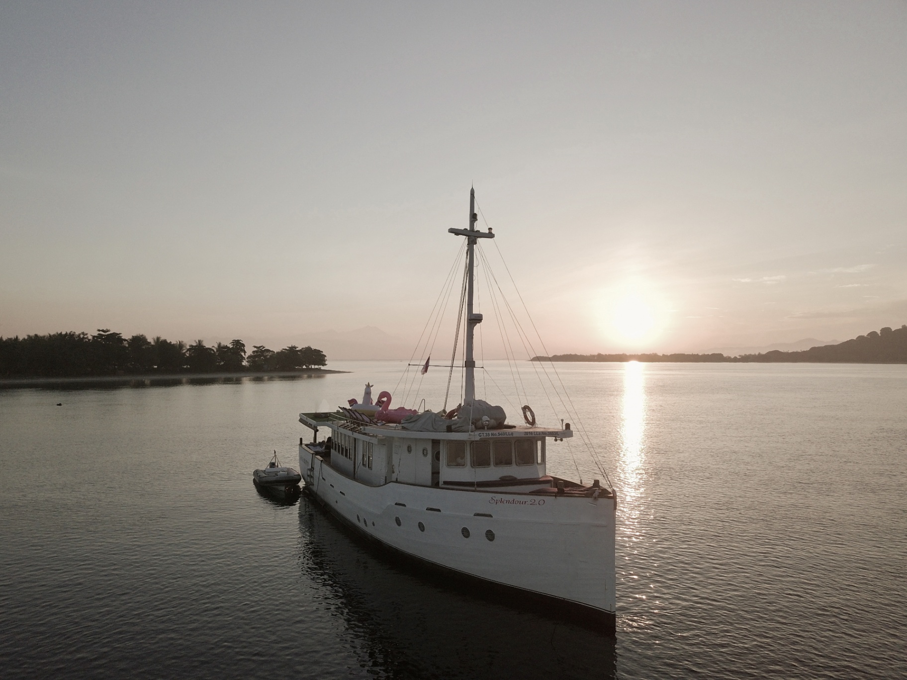 Splendour private yacht charter in Komodo