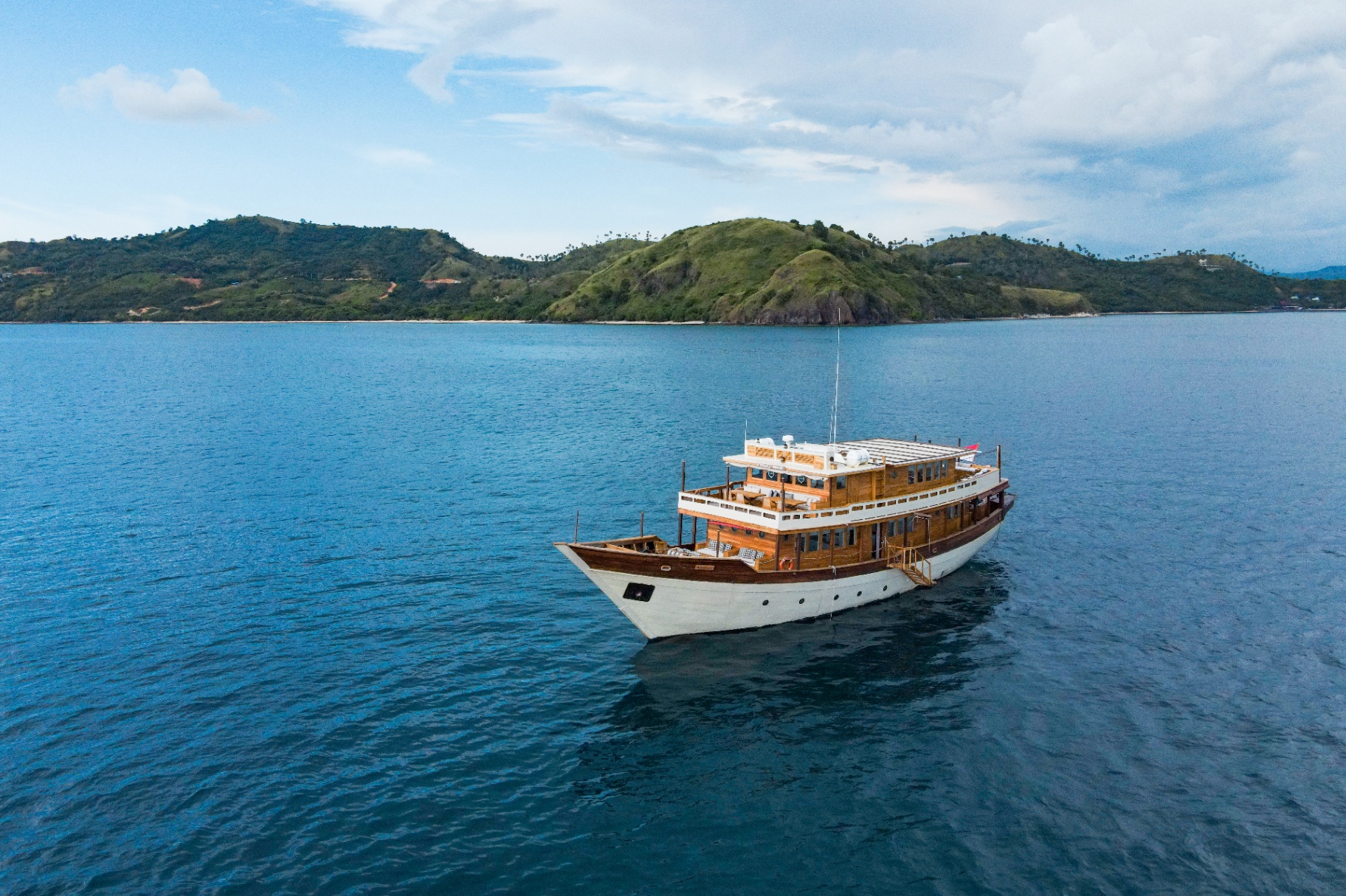 Mischief private yacht charter in Komodo — photo 30